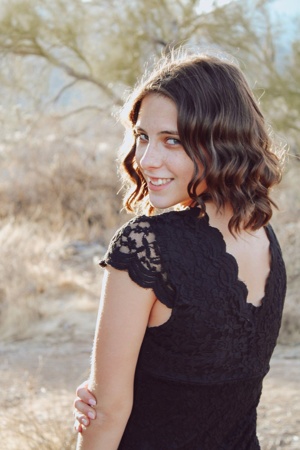 Senior photos in Knoxville. Outdoor senior photo session. Light and airy senior photos. Senior portraits.