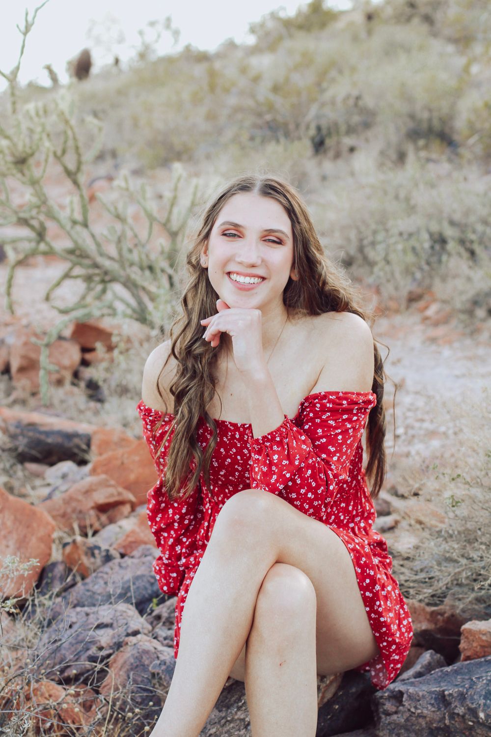 Senior photos in Knoxville. Outdoor senior photo session. Light and airy senior photos. Senior portraits.