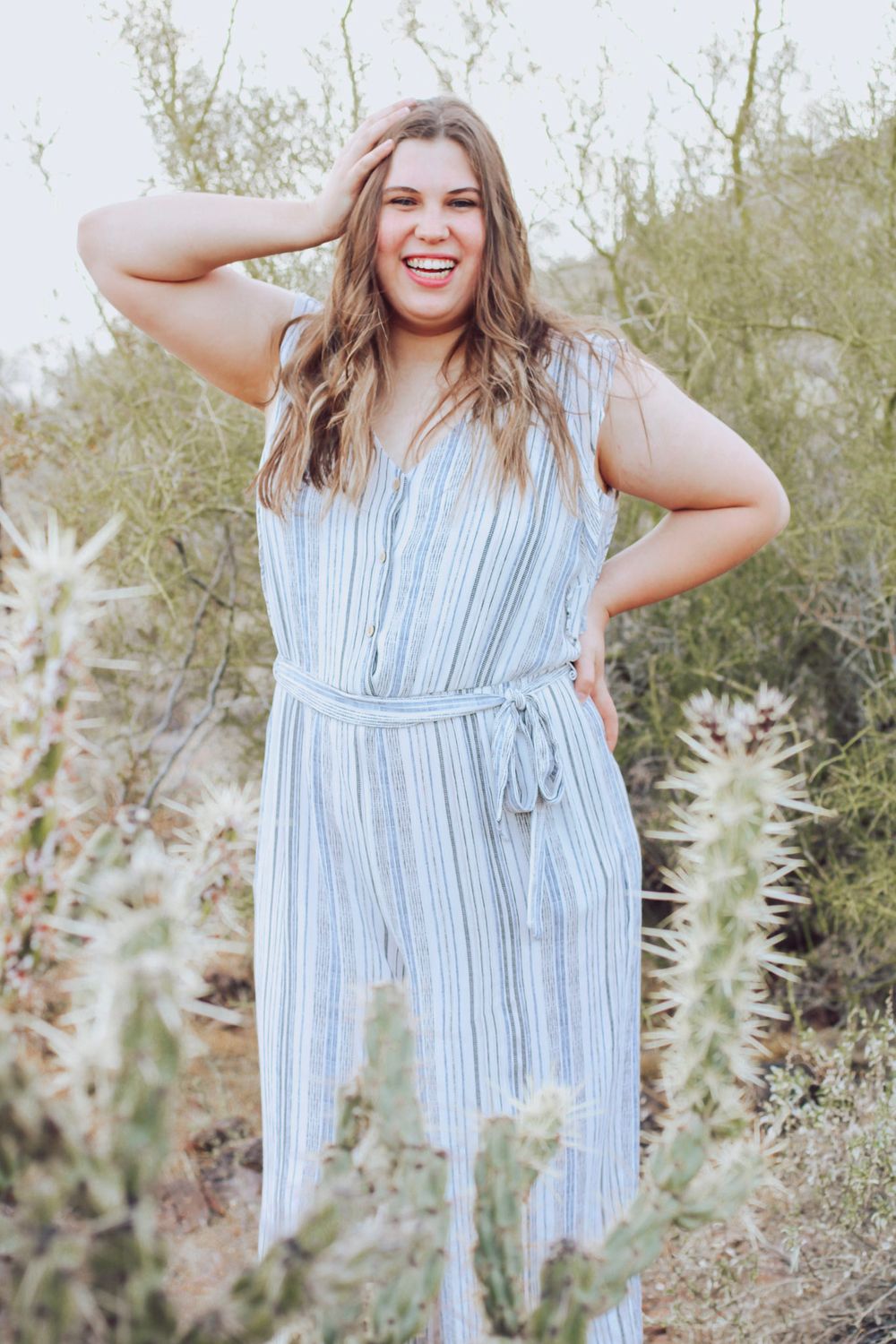 Senior photos in Knoxville. Outdoor senior photo session. Light and airy senior photos. Senior portraits.