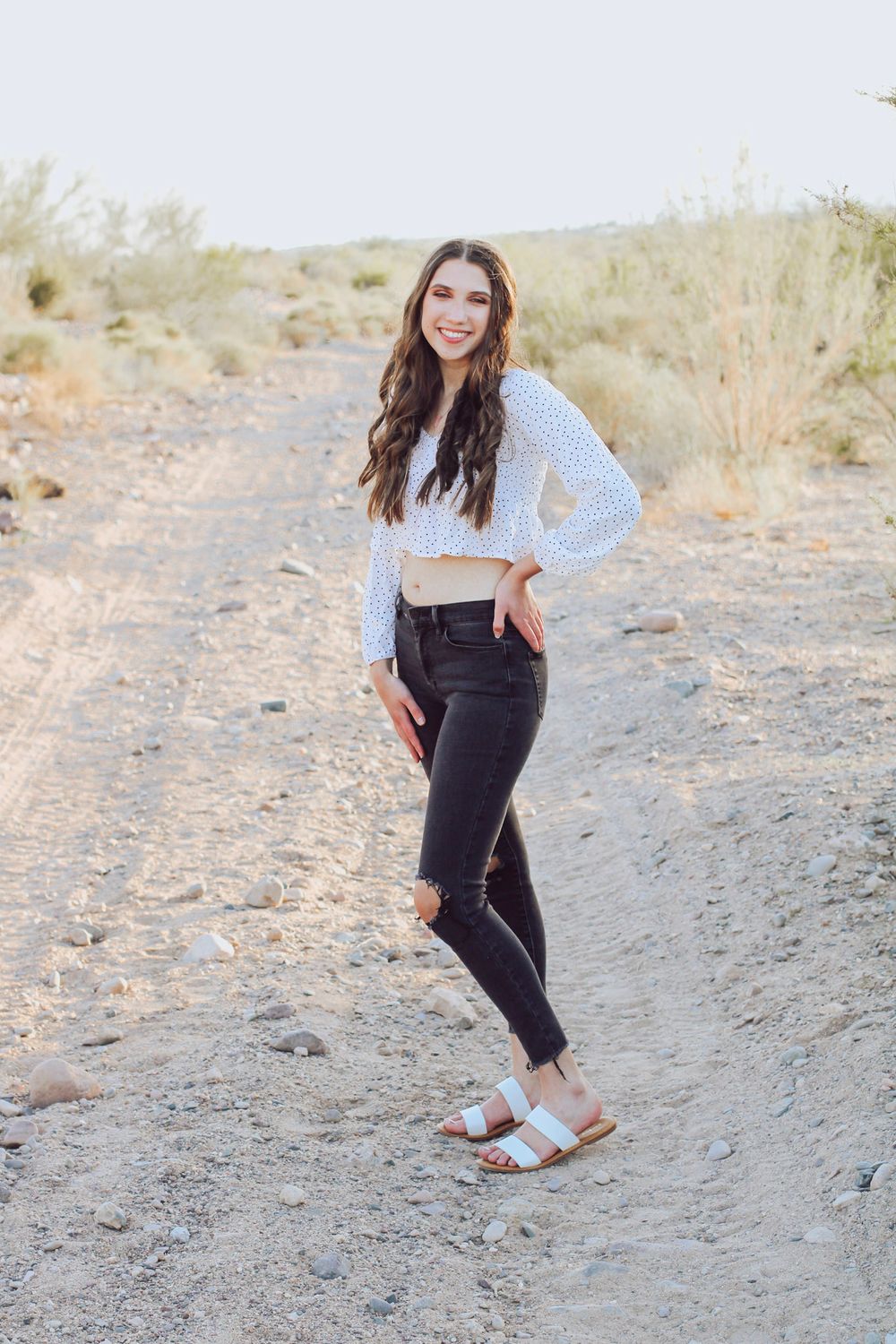 Senior photos in Knoxville. Outdoor senior photo session. Light and airy senior photos. Senior portraits.