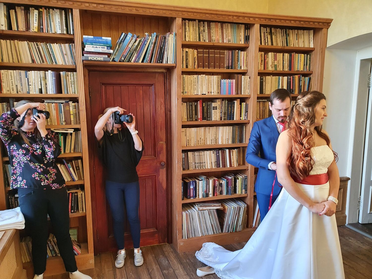 Sinu pulmafotograaf - klassikalised ja ajatud pulmapildid. Pulmafotograaf Jako Ülenõmm. Fotokoolitused.