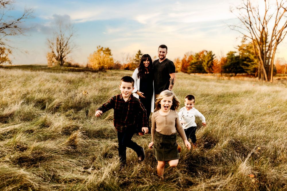 Maternity family session in Marion Indiana
