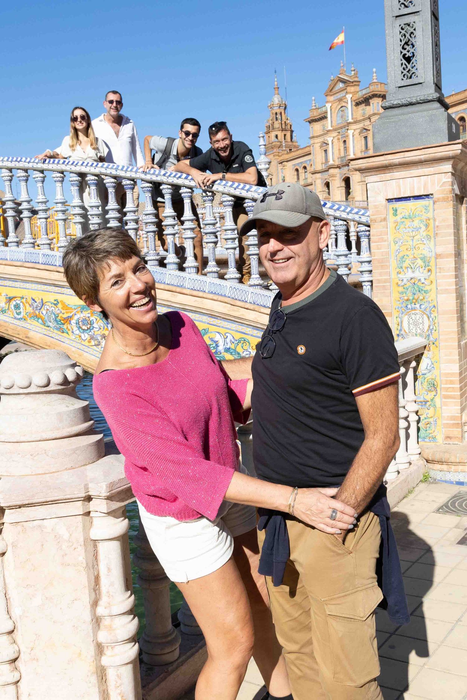 Foto de familia en la Plaza de España de Sevilla