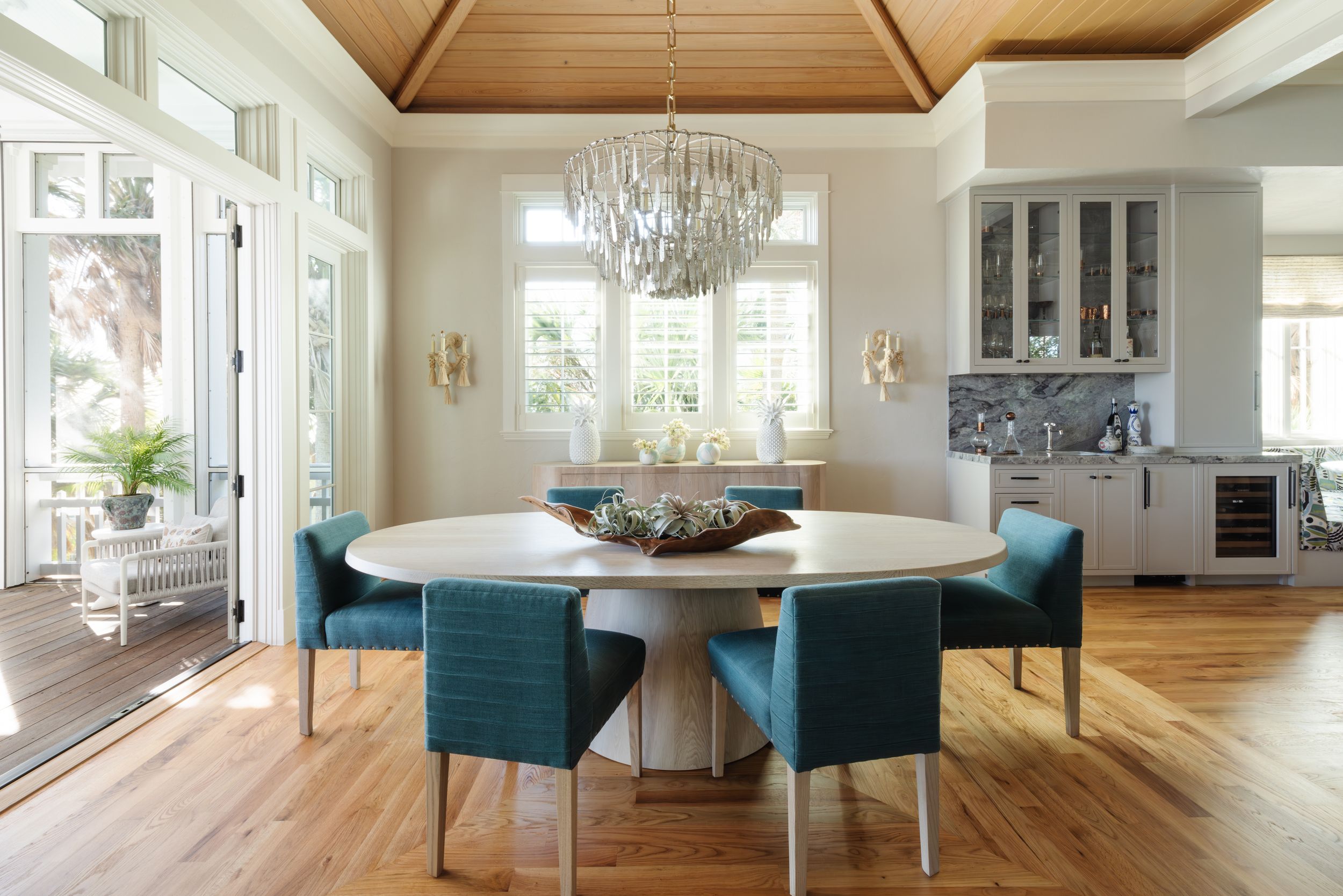Tara Correa's photography focuses on capturing the architectural interiors of commercial and residential spaces.