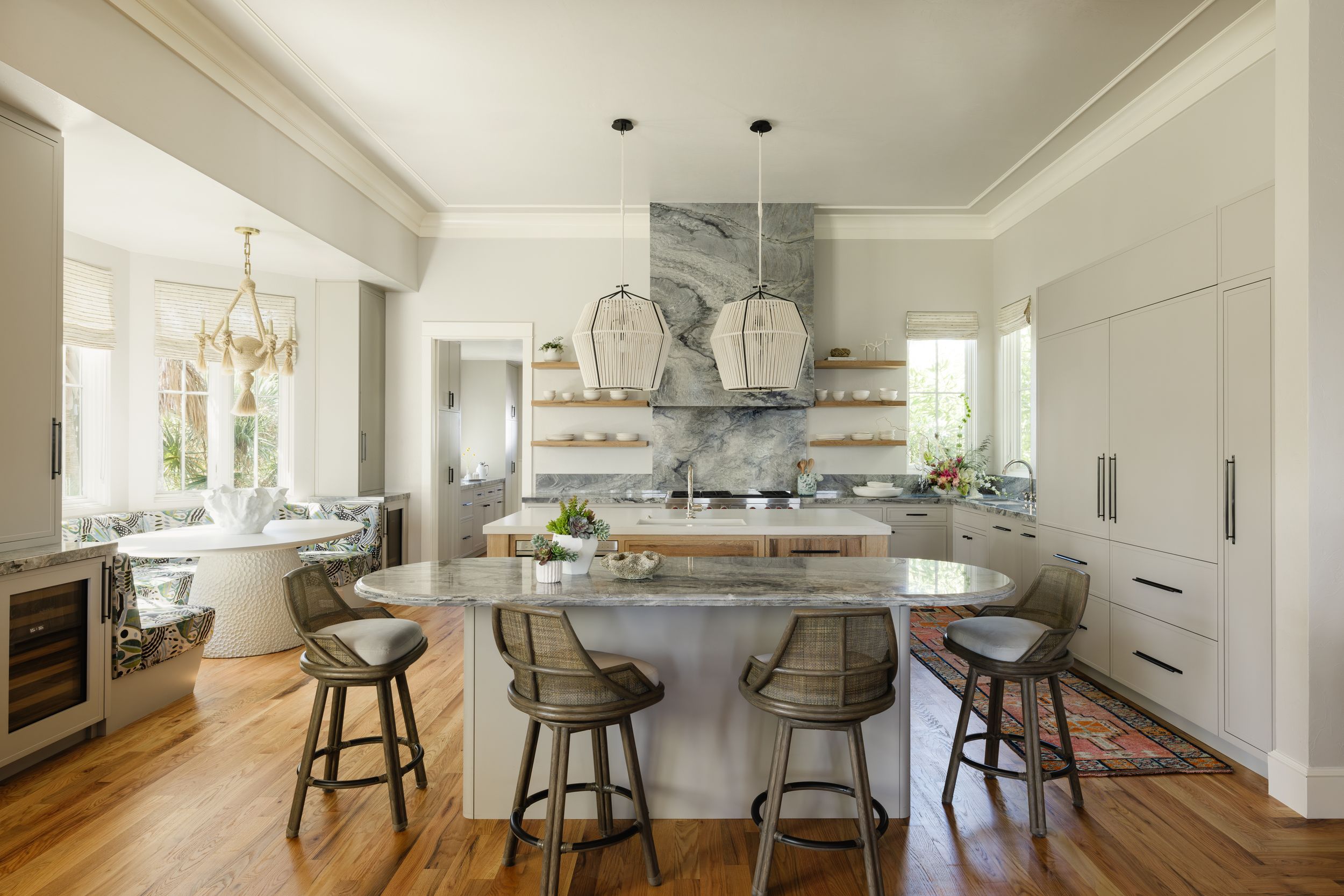 Tara Correa's photography focuses on capturing the architectural interiors of commercial and residential spaces.