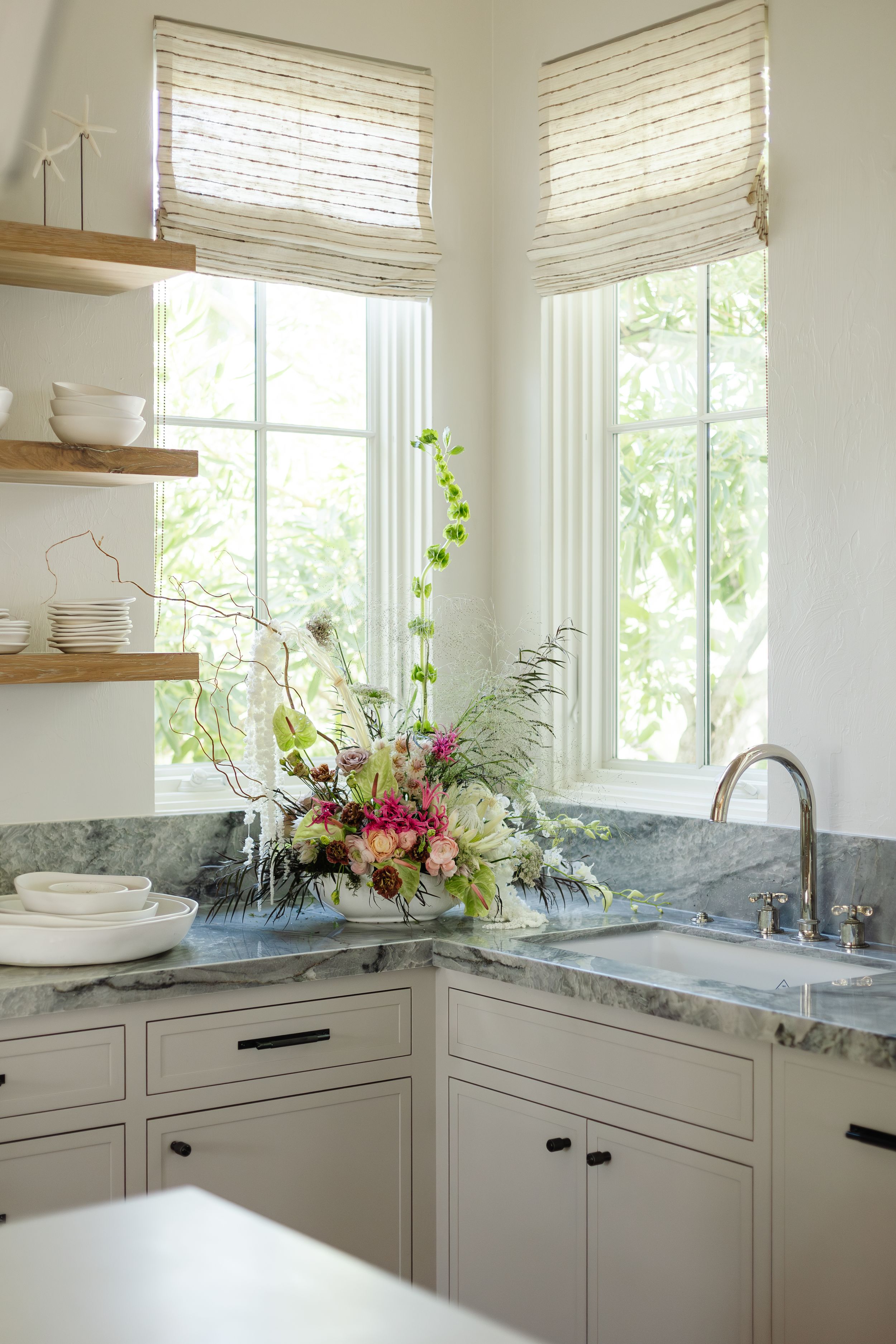Tara Correa's photography focuses on capturing the architectural interiors of commercial and residential spaces.