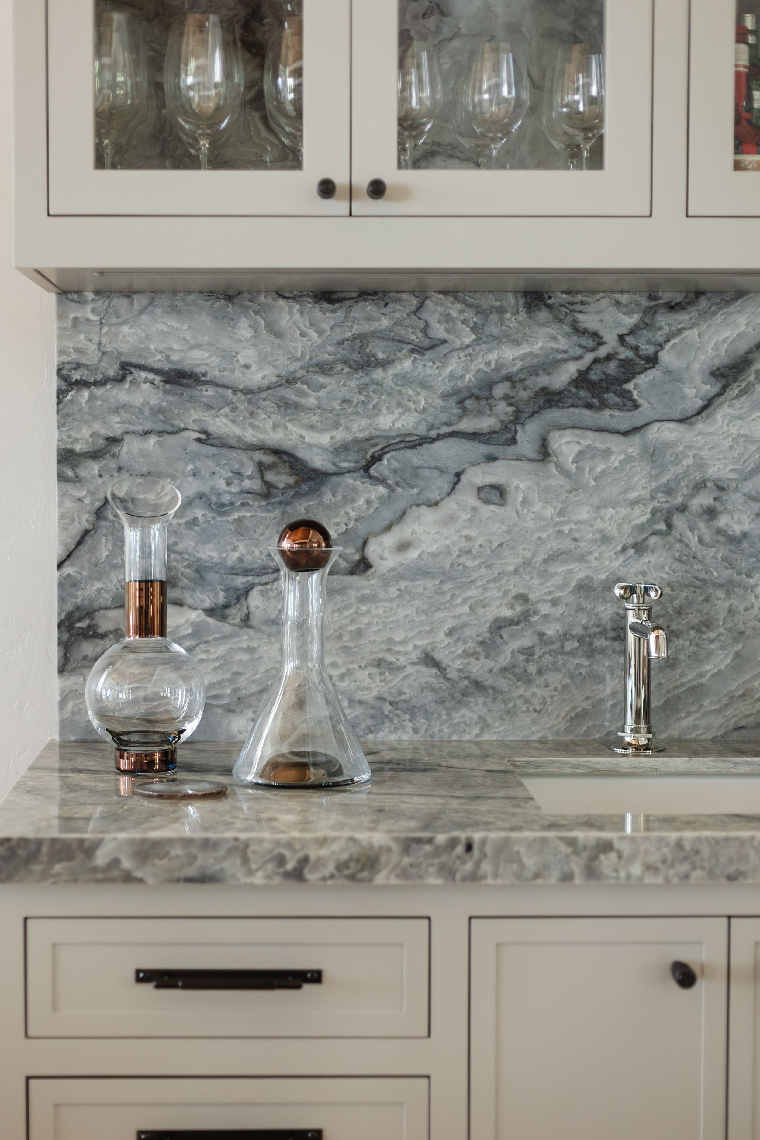 Tara Correa's photography focuses on capturing the architectural interiors of commercial and residential spaces.