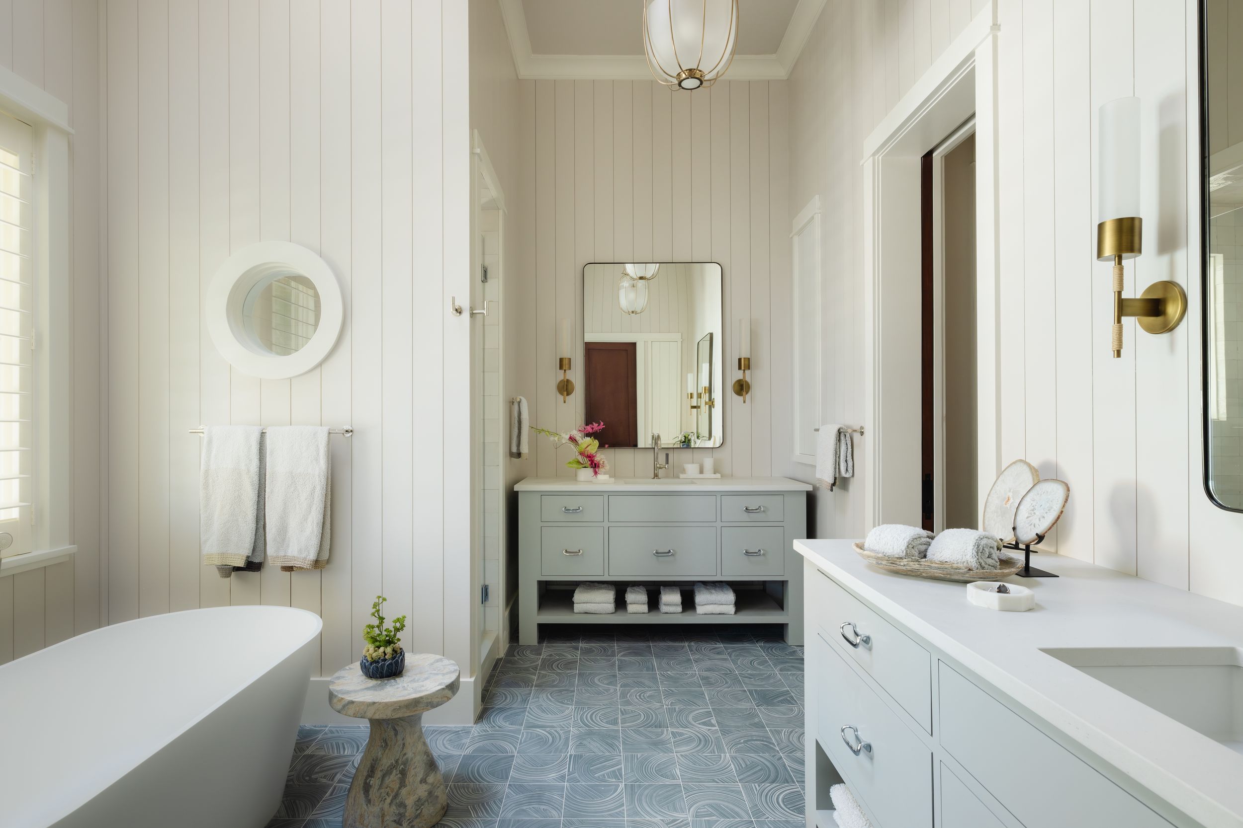 Tara Correa's photography focuses on capturing the architectural interiors of commercial and residential spaces.