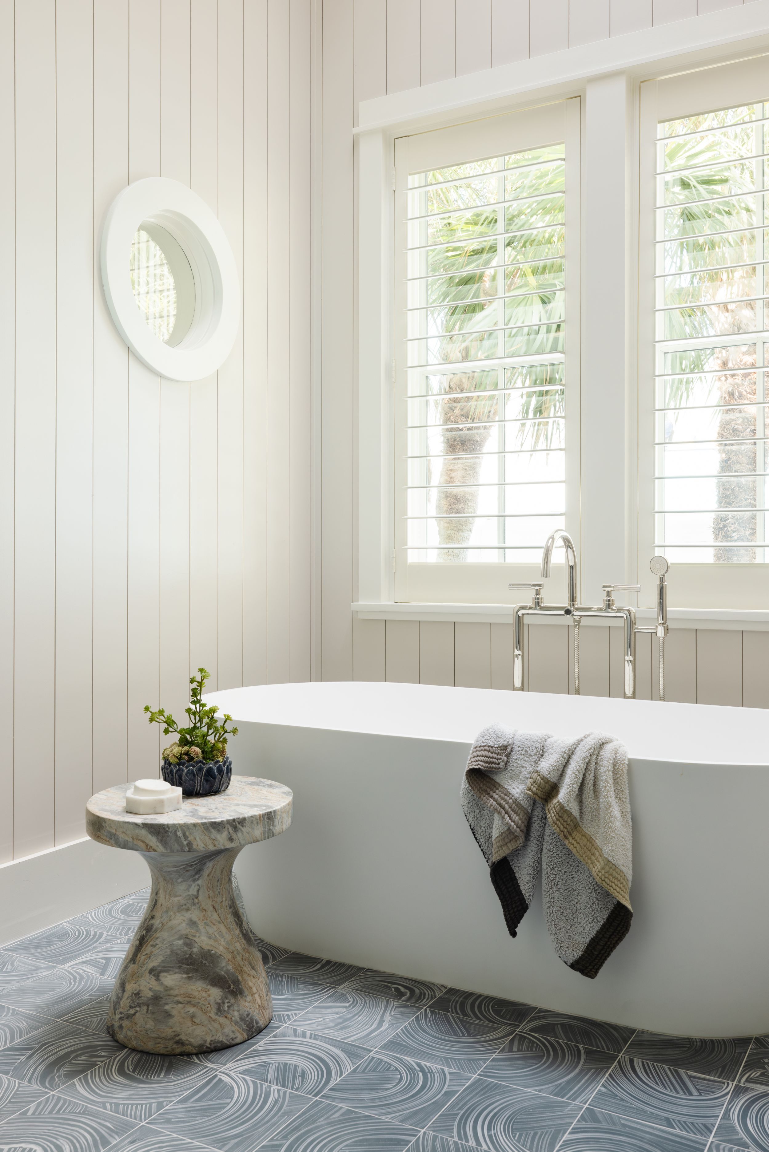 Tara Correa's photography focuses on capturing the architectural interiors of commercial and residential spaces.