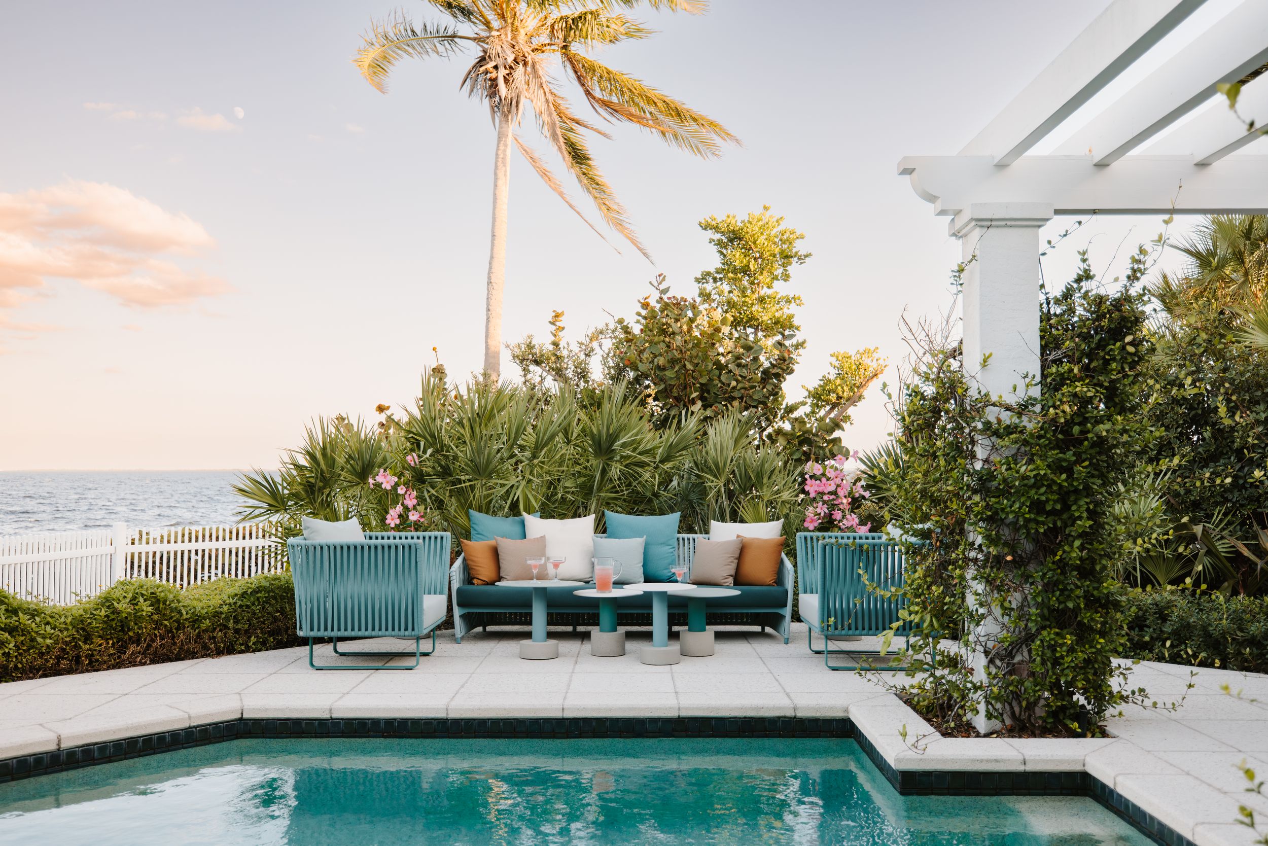Tara Correa's photography focuses on capturing the architectural interiors of commercial and residential spaces.