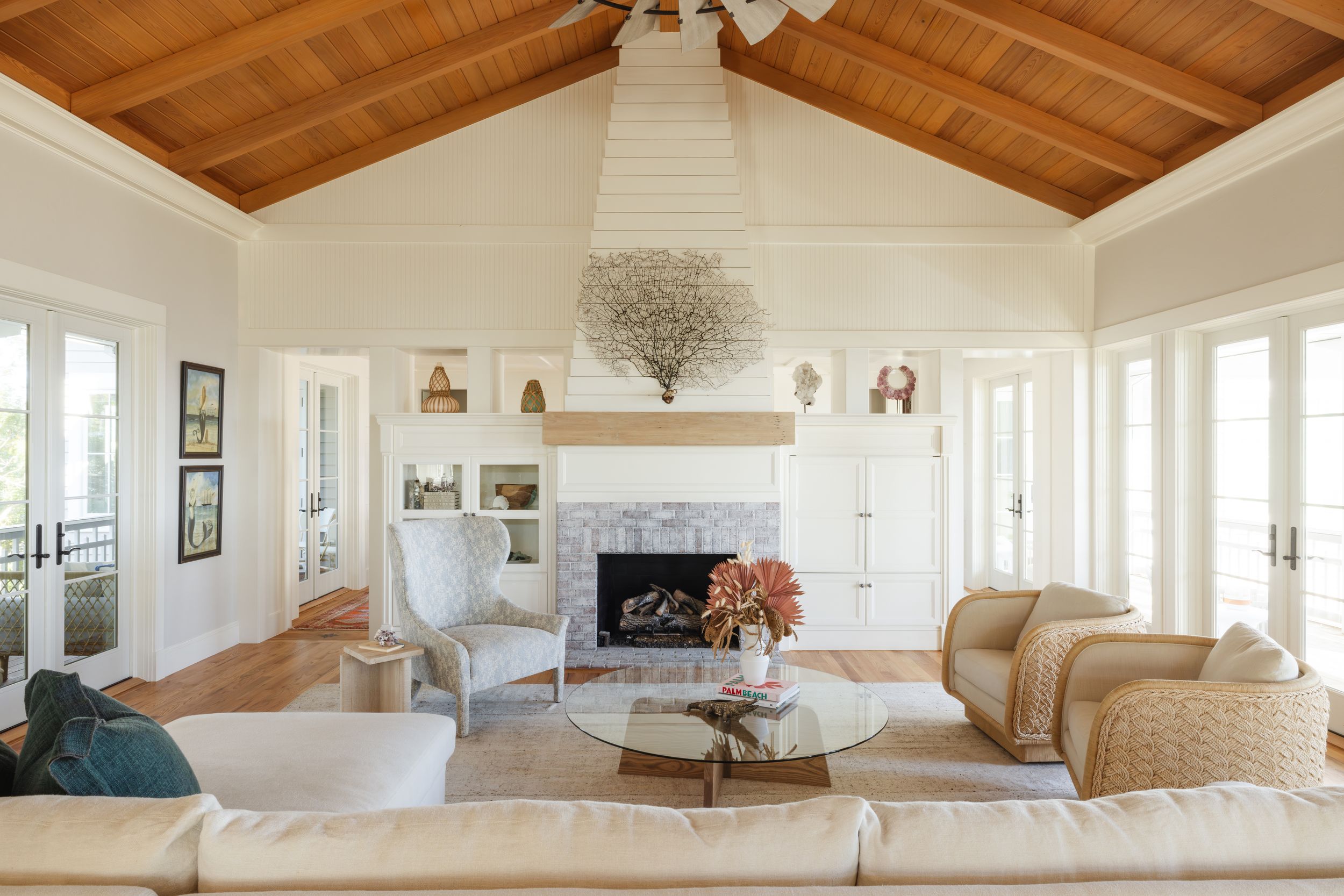 Tara Correa's photography focuses on capturing the architectural interiors of commercial and residential spaces.