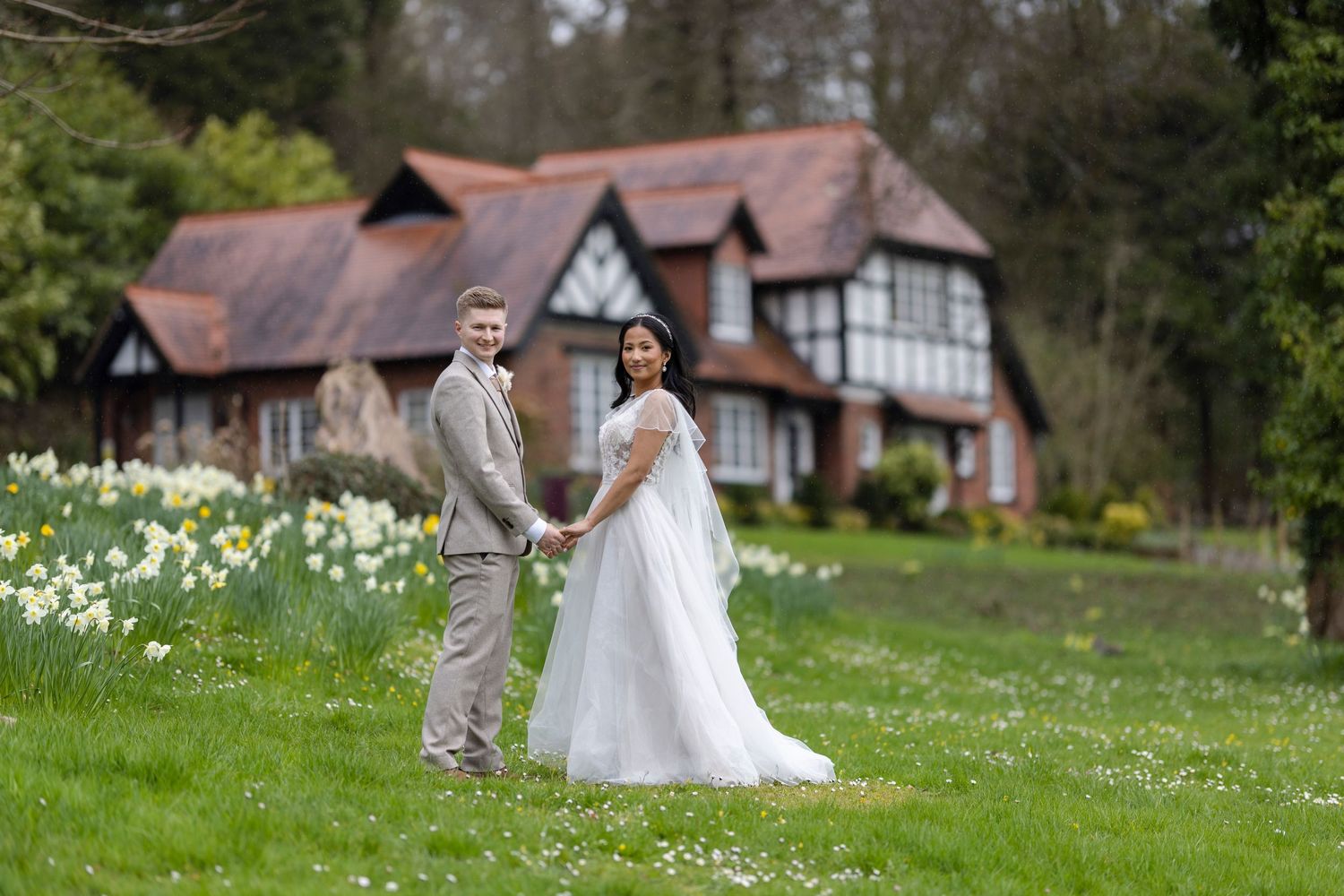 coed y mwstwr hotel bride and groom wedding photography