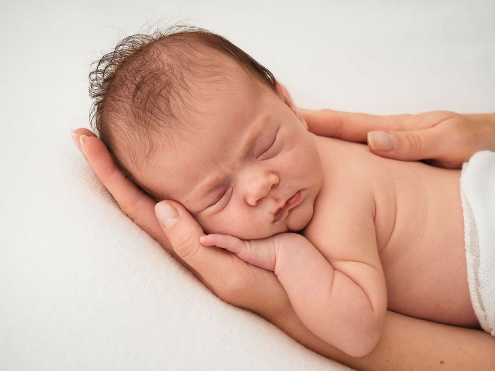 A close up photo of a newborn baby held in parents hands, photoshoot in Didcot by Verity Photography