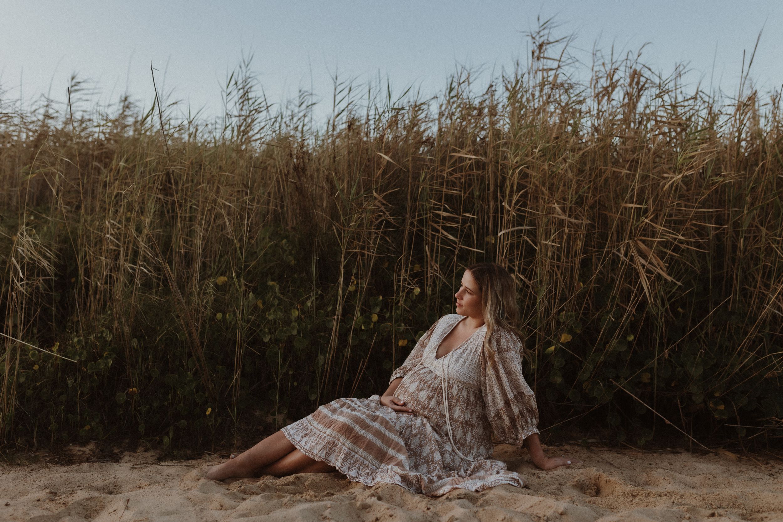 Maternity Photography, Newcastle Australia: Beautiful Beach Bump