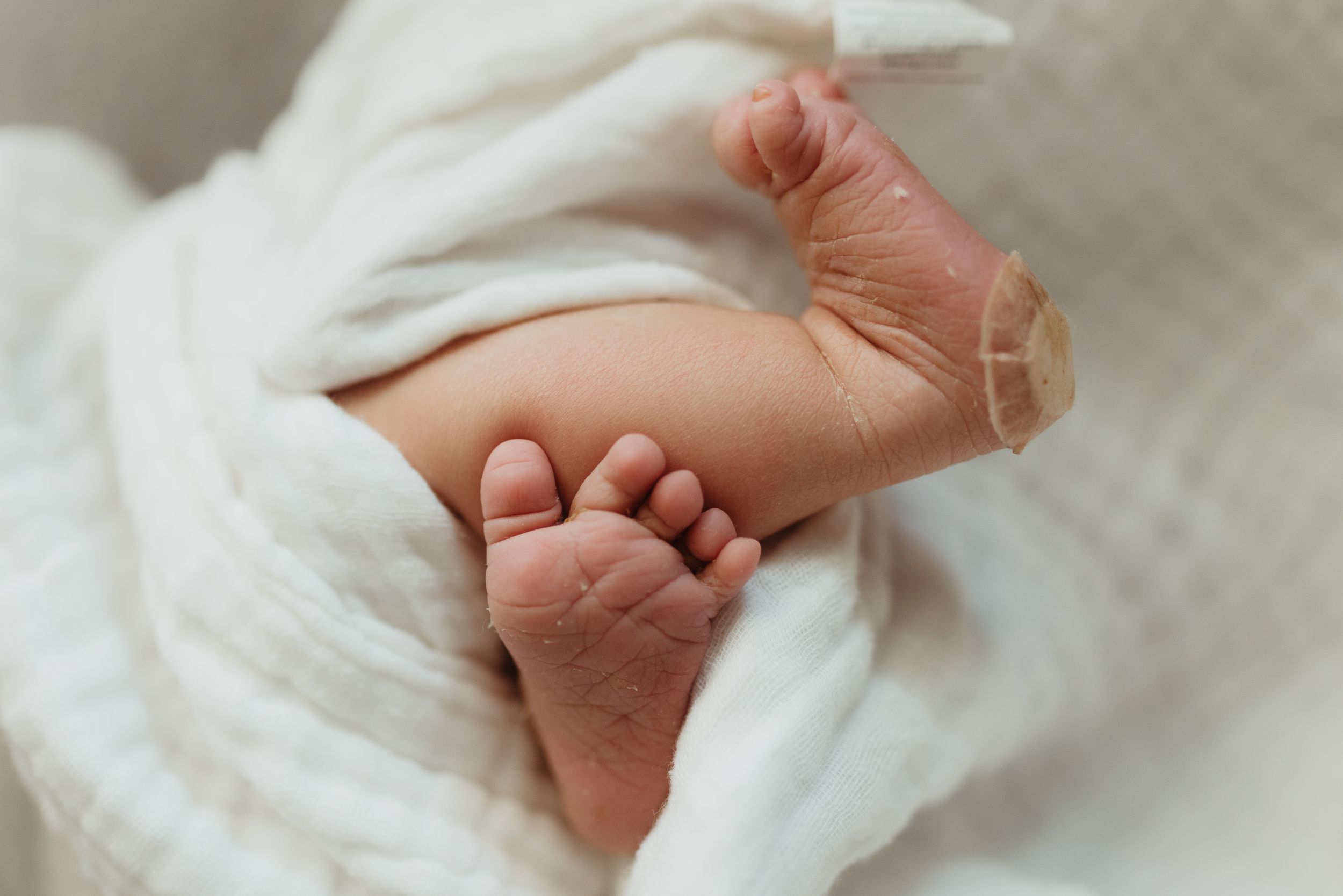 Newborn Photographer, Newcastle Australia: Baby feet details