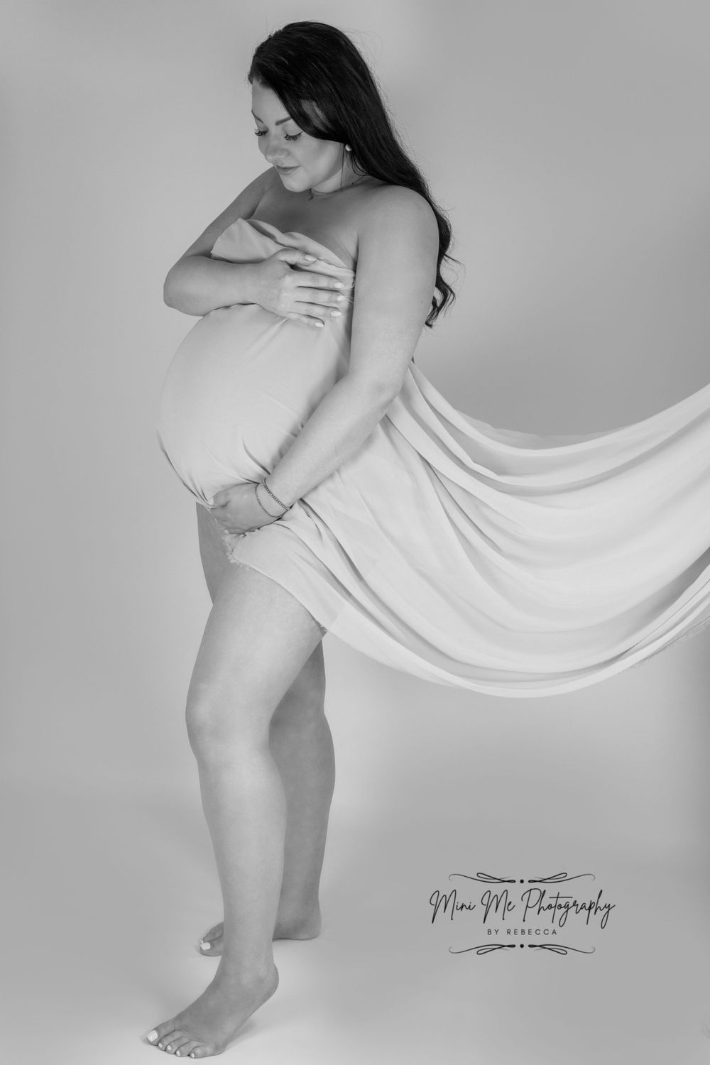 Professional Maternity photoshoot with floaty fabric