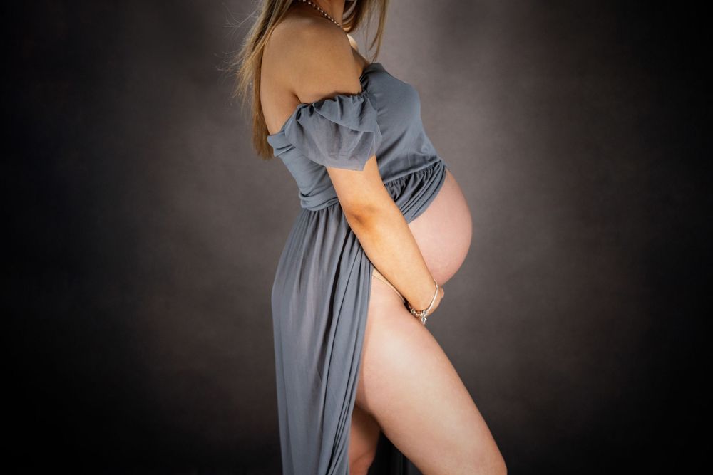 Professional Maternity photoshoot side profile