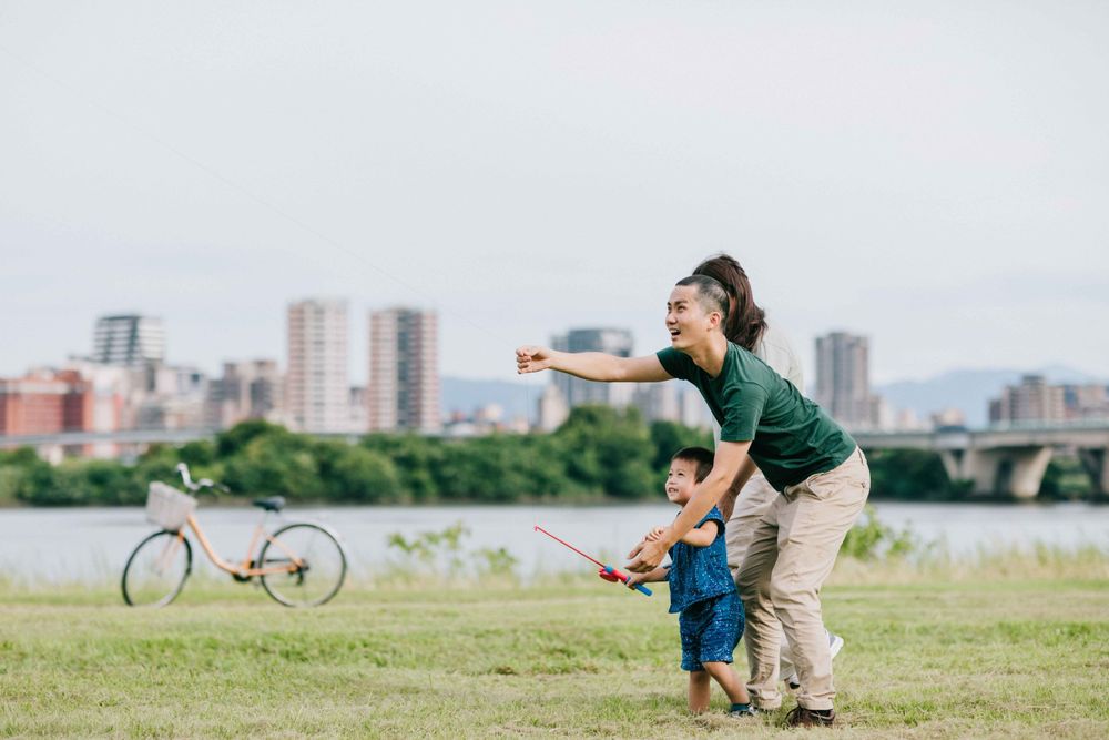 新北三重鴨鴨公園親子寫真、鴨鴨公園家庭寫真、台北公園家庭寫真、台北淡水河家庭寫真、美式親子寫真、美式家庭寫真、日系生活感寫真、屏東攝影棚工作室、屏東美式自助婚紗、美式婚禮攝影師、屏東韓式自助婚紗、高雄美式自助婚紗高雄韓式自助婚紗、美式全家福