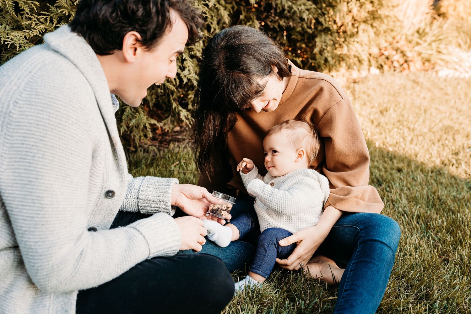 beautiful family photo session in backyard in cincinnati
