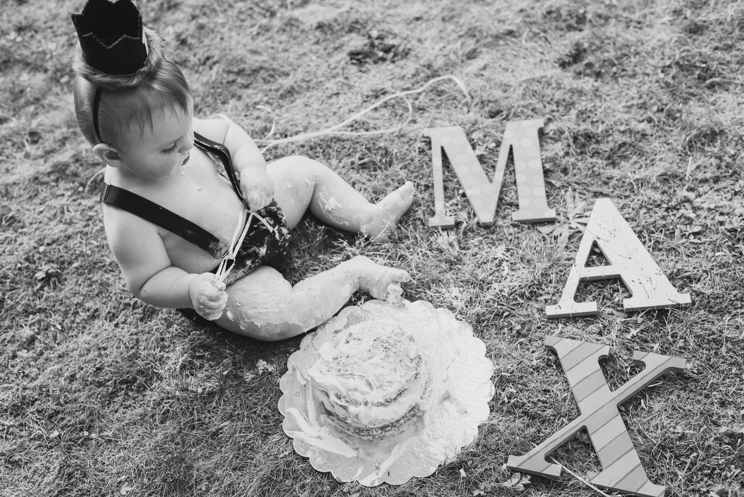 Baby's first birthday cake smash with letters in Pittsburgh, Pennsylvania