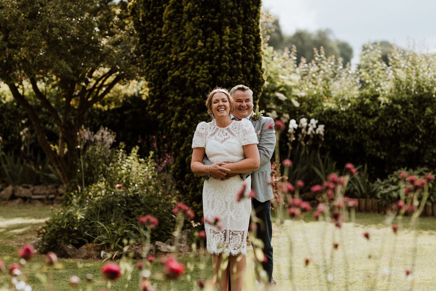 summer wedding photography, micro wedding in back garden of beautiful couple, small wedding photography