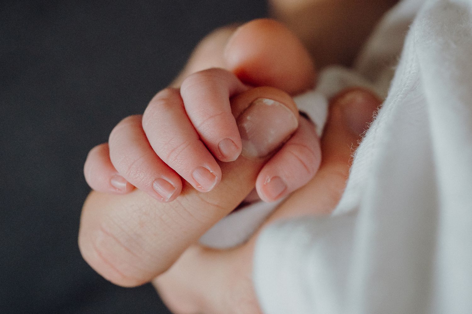 Daddy's finger vs her 5 fingers, there is only one word - cute!