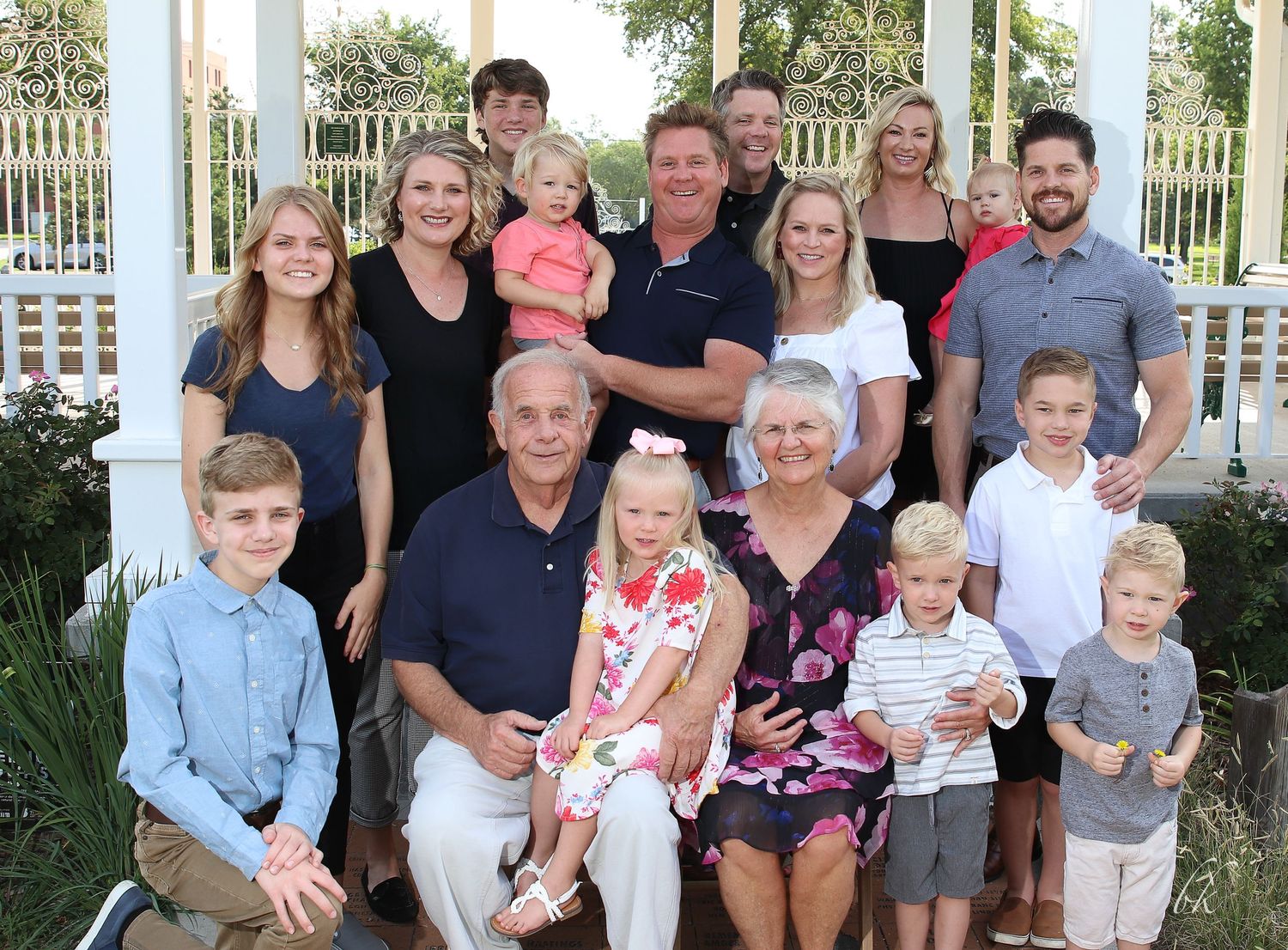 becky katzberg photography family summer photo in a gazebo with three generations
