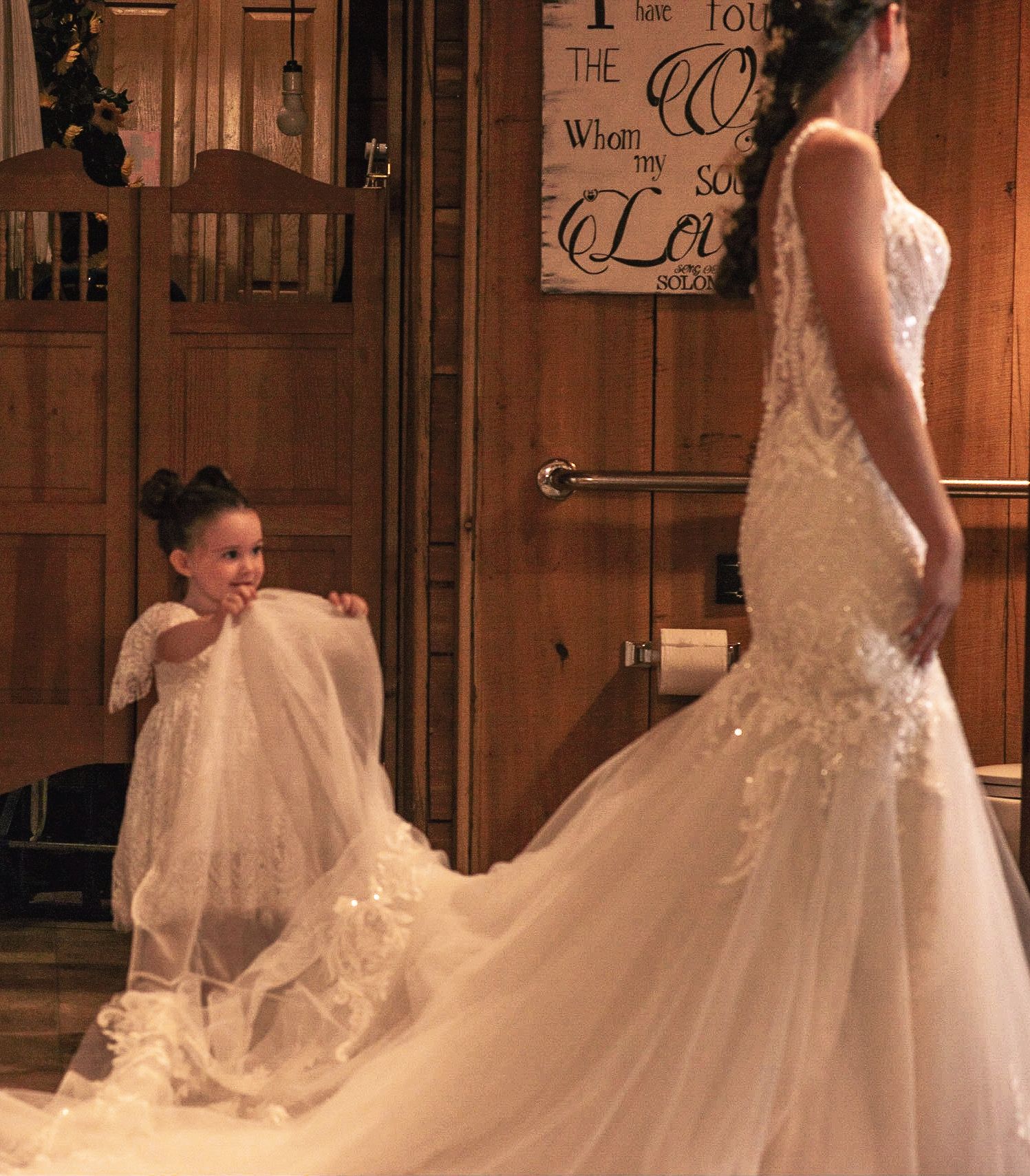 Best bridesmaid ever - she helps out with all the wedding details.