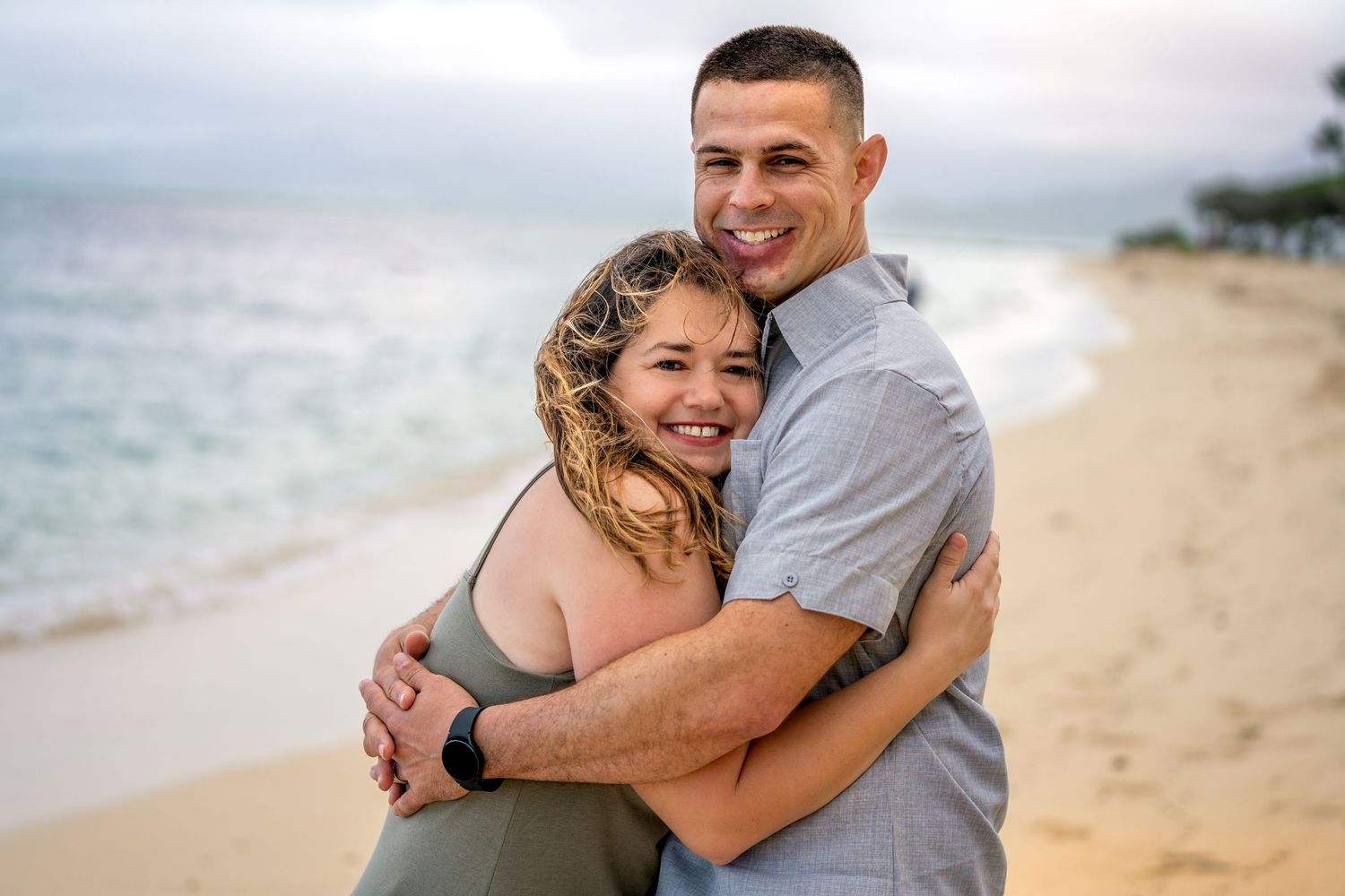 Couple hugging on the beach with Lori Knutsen Photography