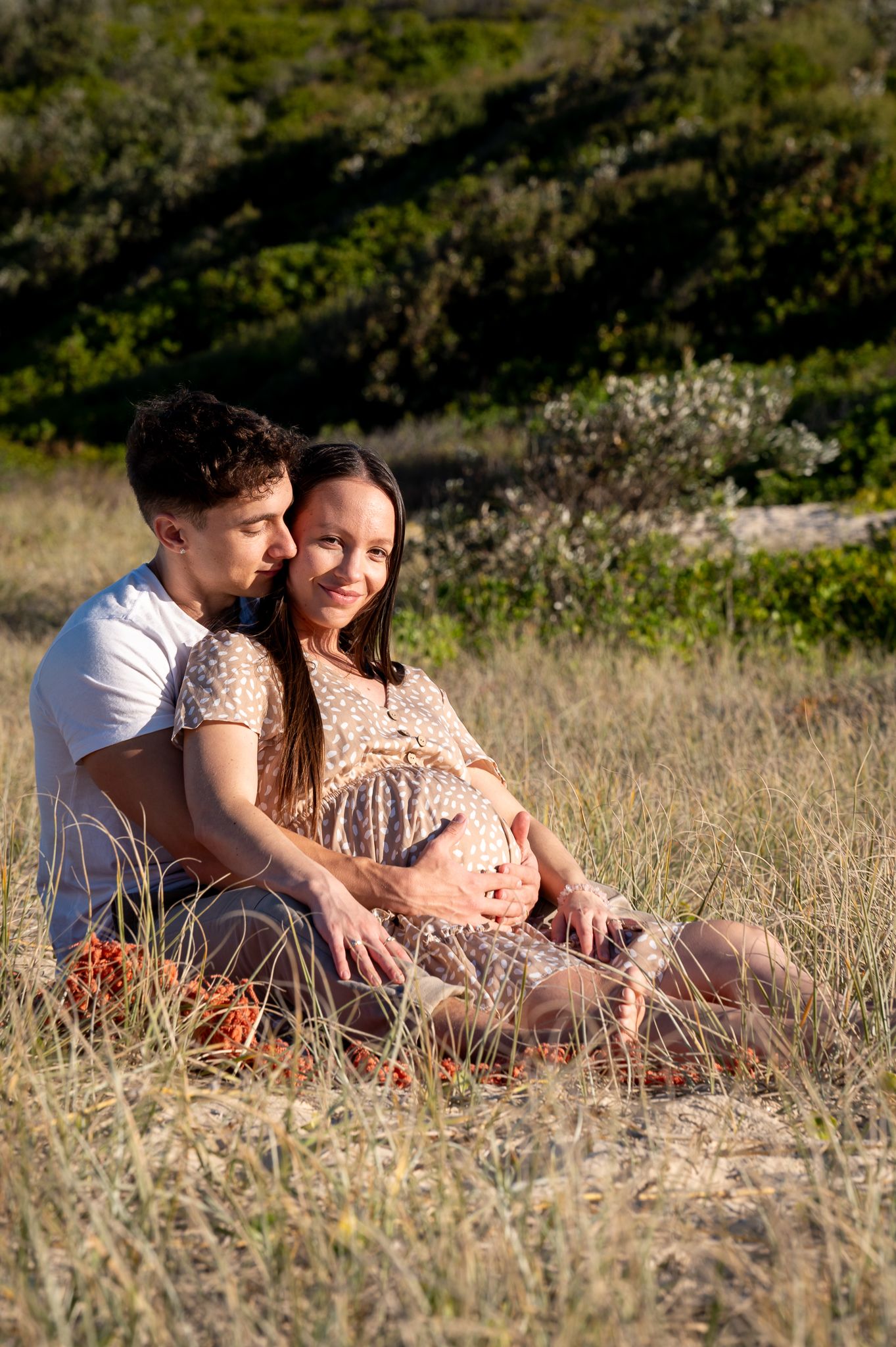 Maternity photoshoot with husband and wife at the beach