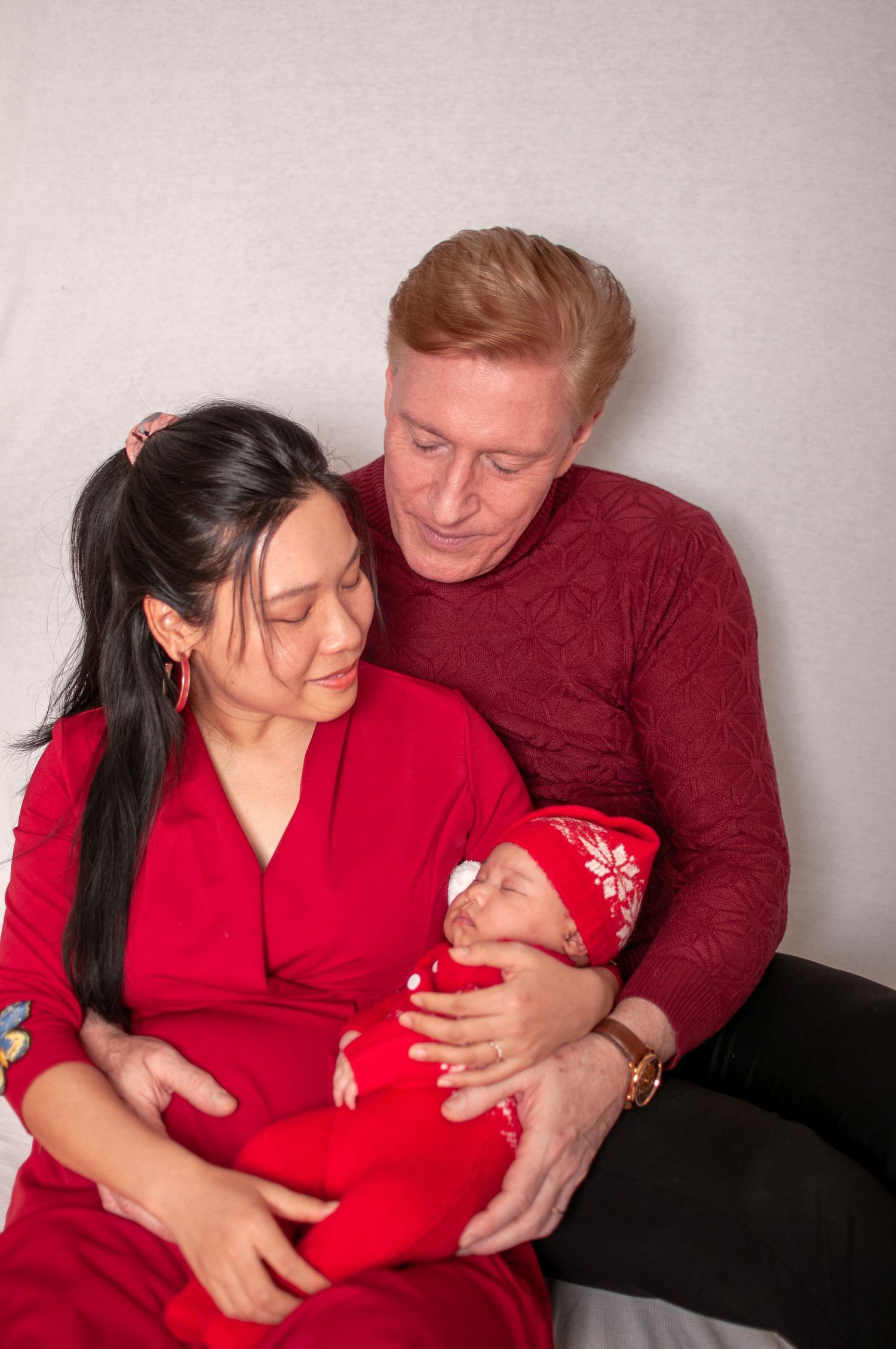 Family holiday photo indoor backdrop