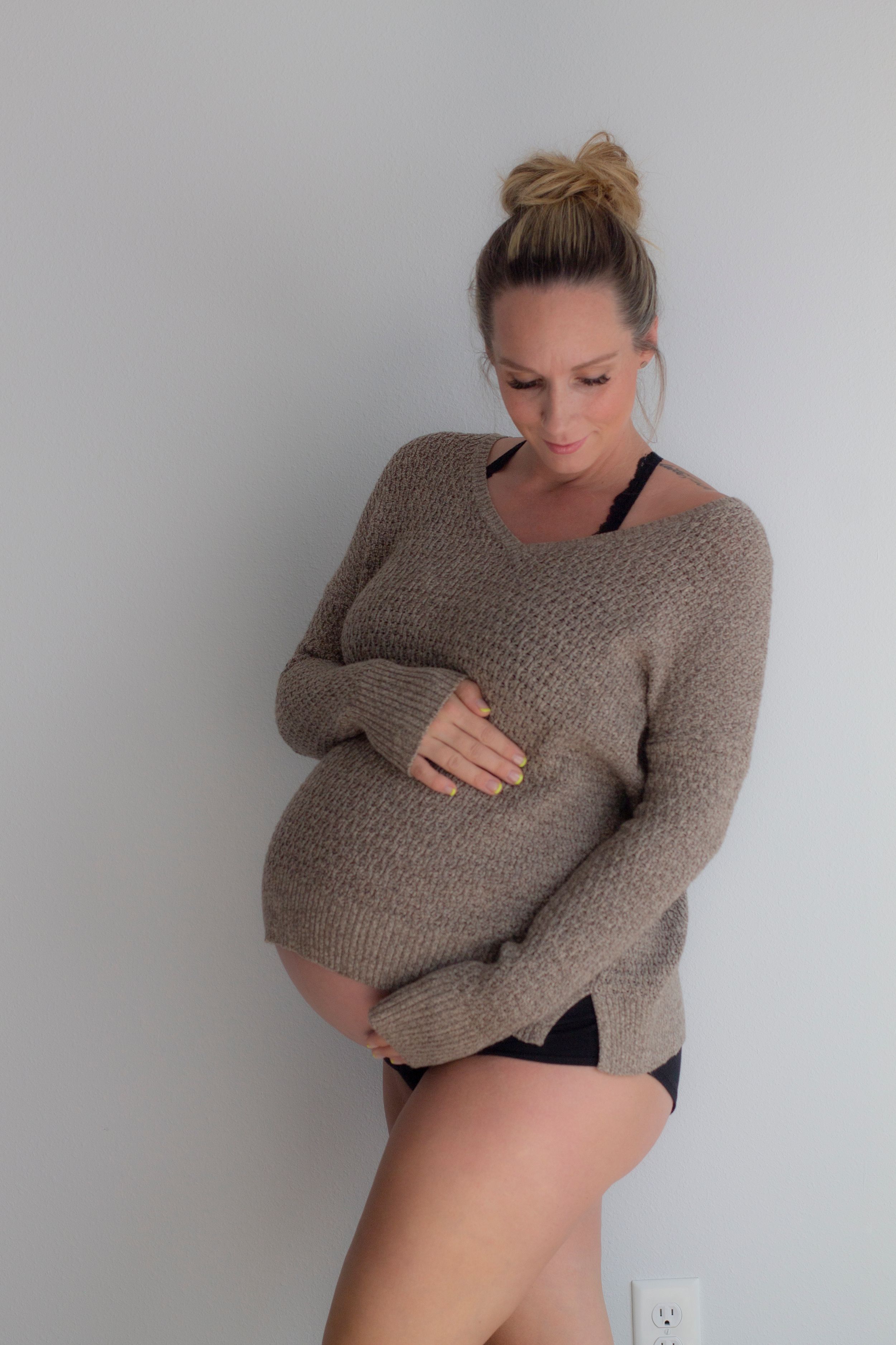 Pregnant Mother - Maternity Photo Session - Studio