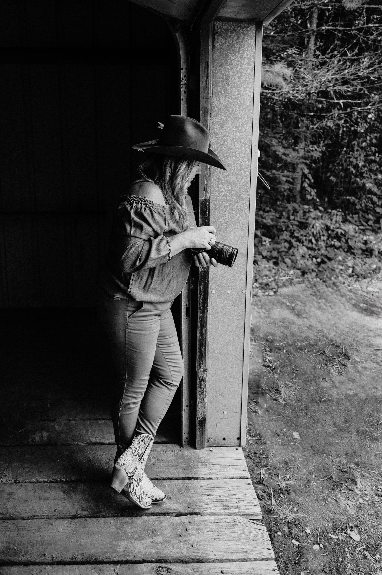 Northern Minnesota Portrait Photographer Susan Mankus in door opening.