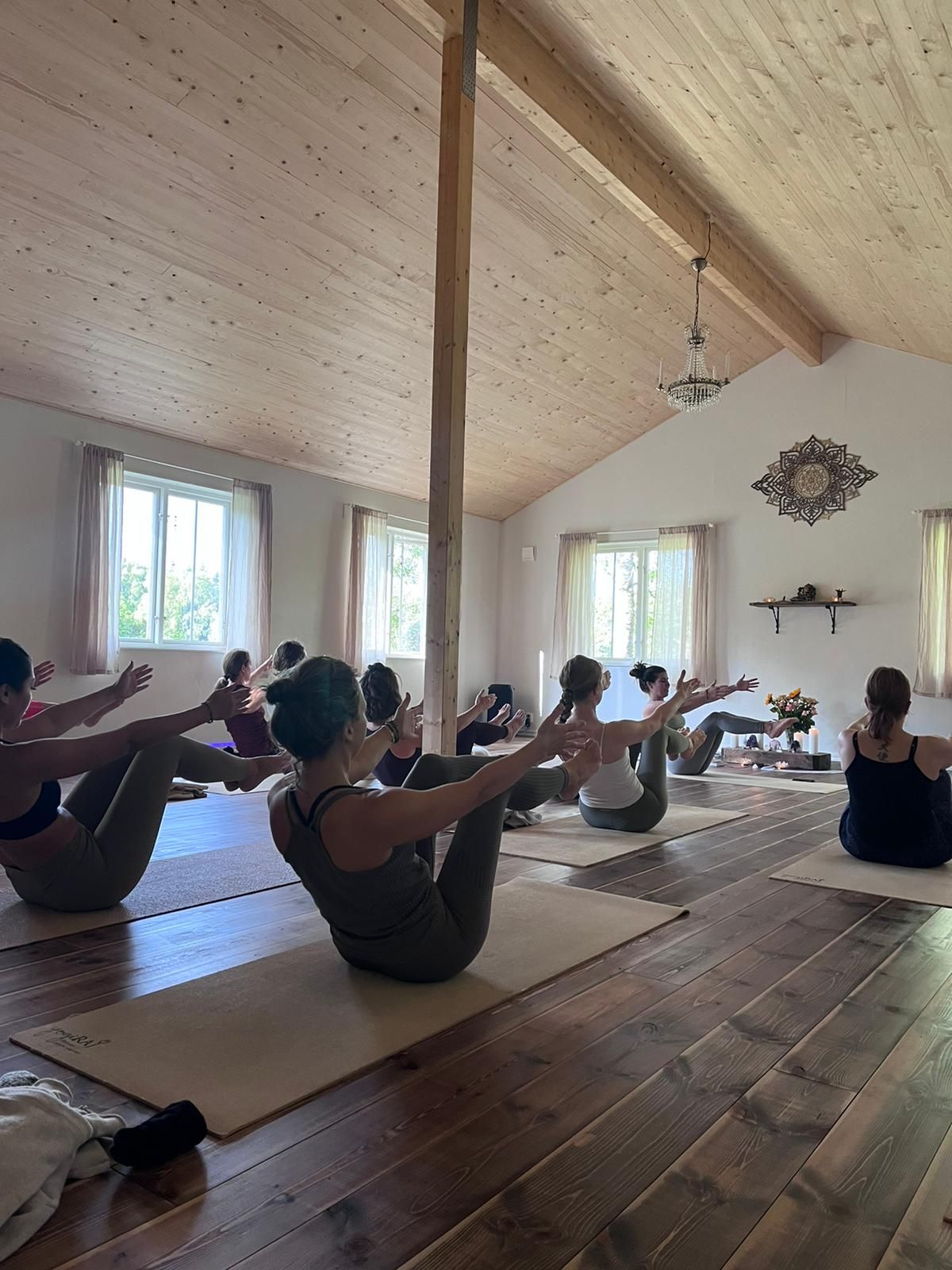 Marcela Diaz, yoga, yogalärare, styrka, stark, rörlighet, företagsklass, företagsyoga, strong flow,
