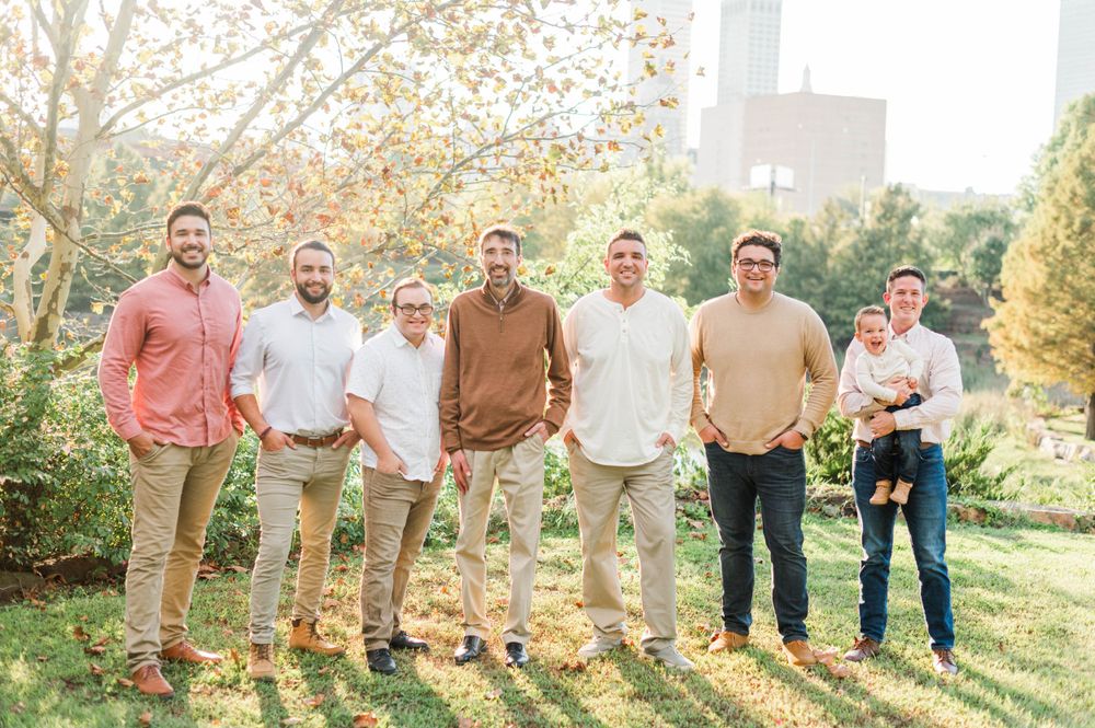 Extended family fall session at Veterans Park
 Park in downtown Tulsa, OK.