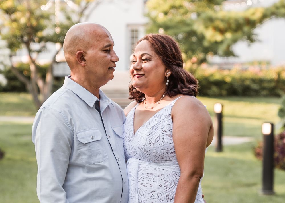 Summer couples/engagement photos at Guildwood Inn Estate in Scarborough, Ontario