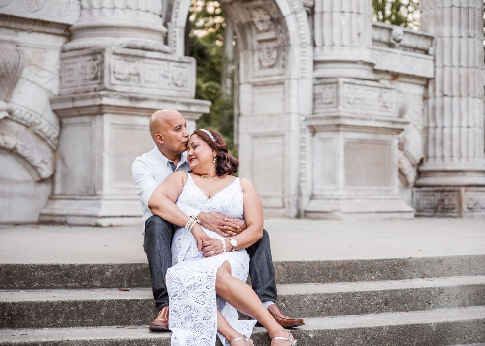 Summer couples/engagement photos at Guildwood Inn Estate in Scarborough, Ontario