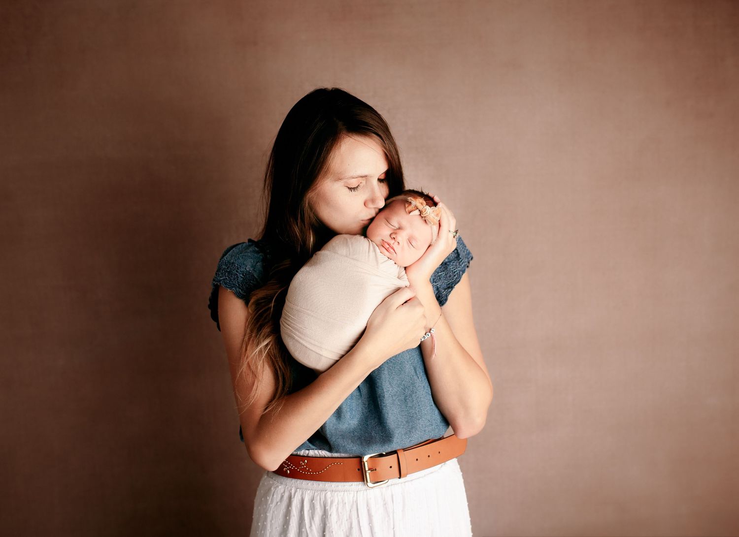 Chillicothe ohio Newborn session mom holding baby
