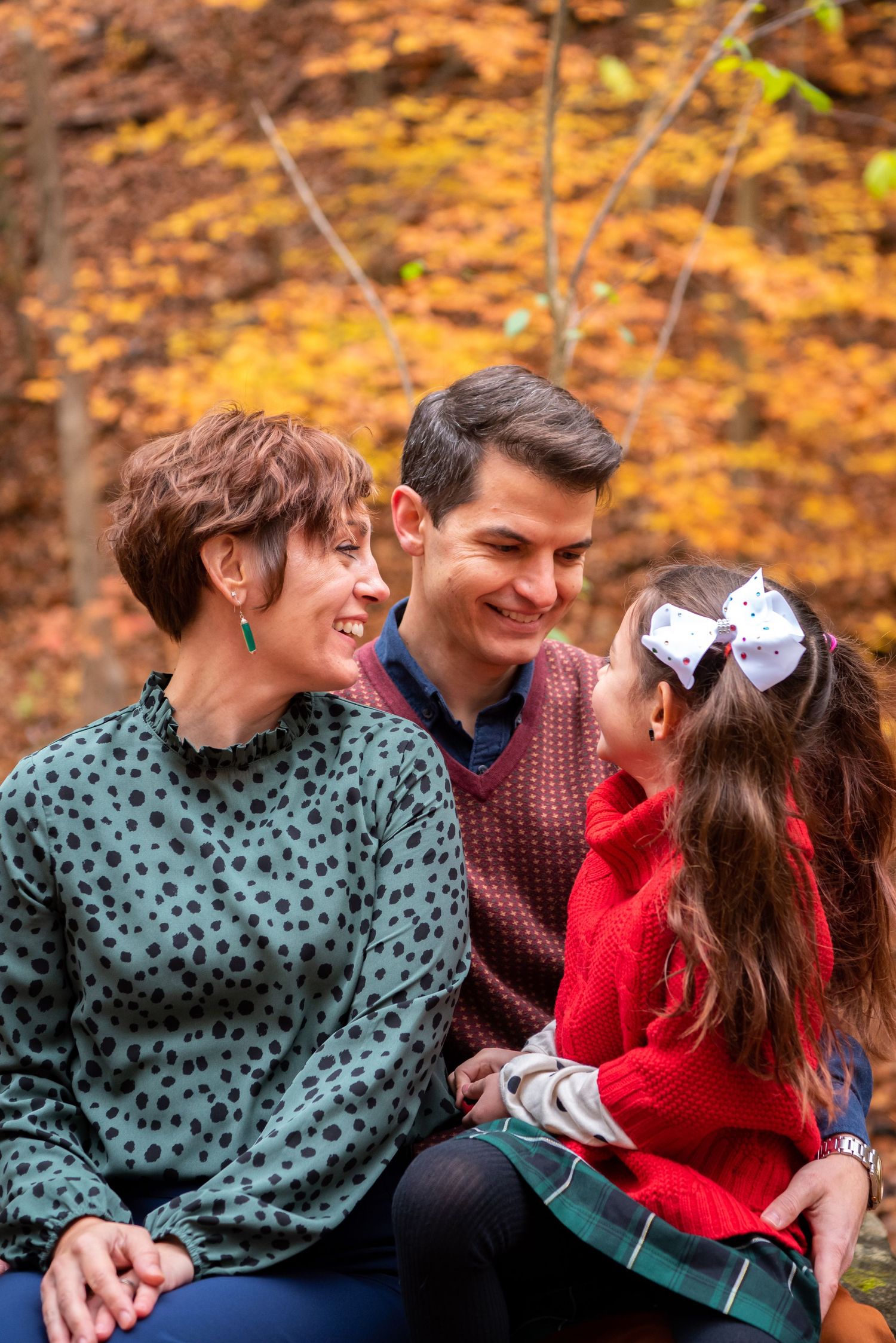 fall family photo with mom dad and daughter