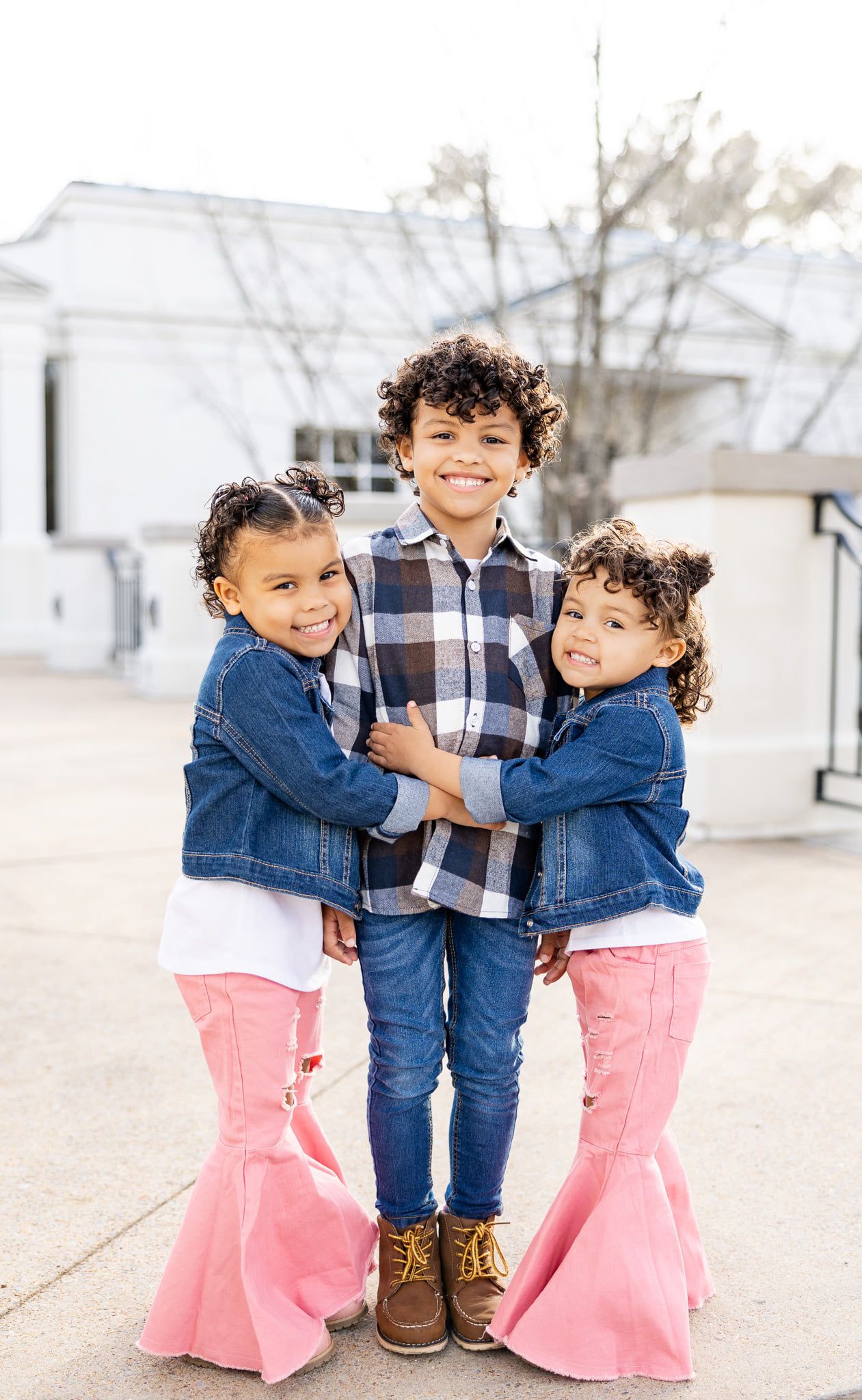 These two divas are lucky to have their big brother!