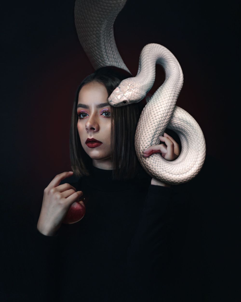 Eva and the snake. 2022