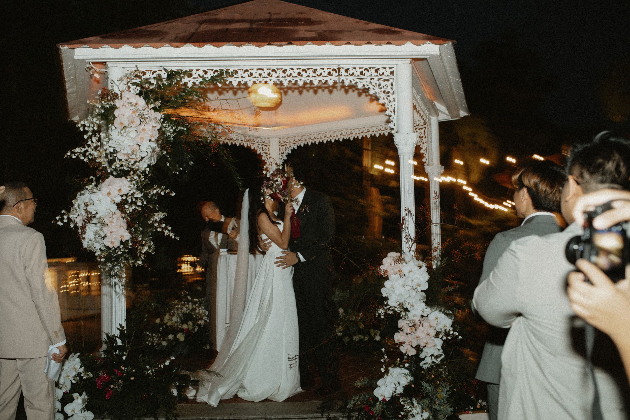 Timeless, film-toned wedding photography for the quietly romantic. Ambershots captures tender, light-soaked moments in Singapore & overseas