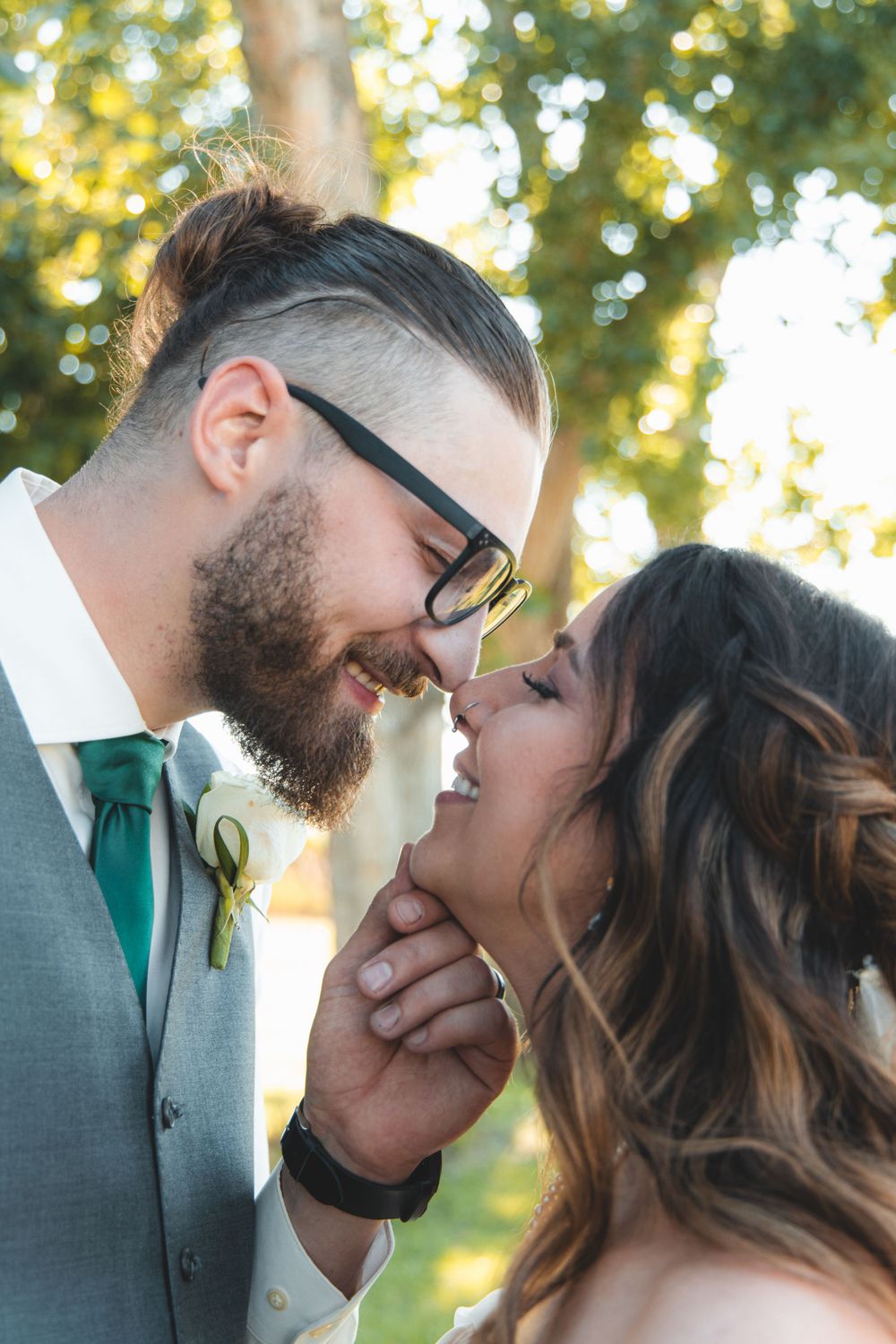 Abigail and Zackery Oviatt Wedding Kiss Photo VNDRDOG Media