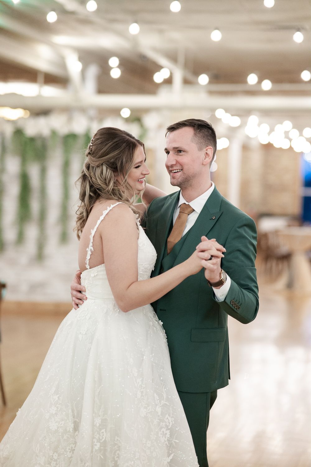 Lindsey \u0026 Liam's Wedding - Northern Illinois Wedding Photographers – Parker  Photography, image size:1000x1503