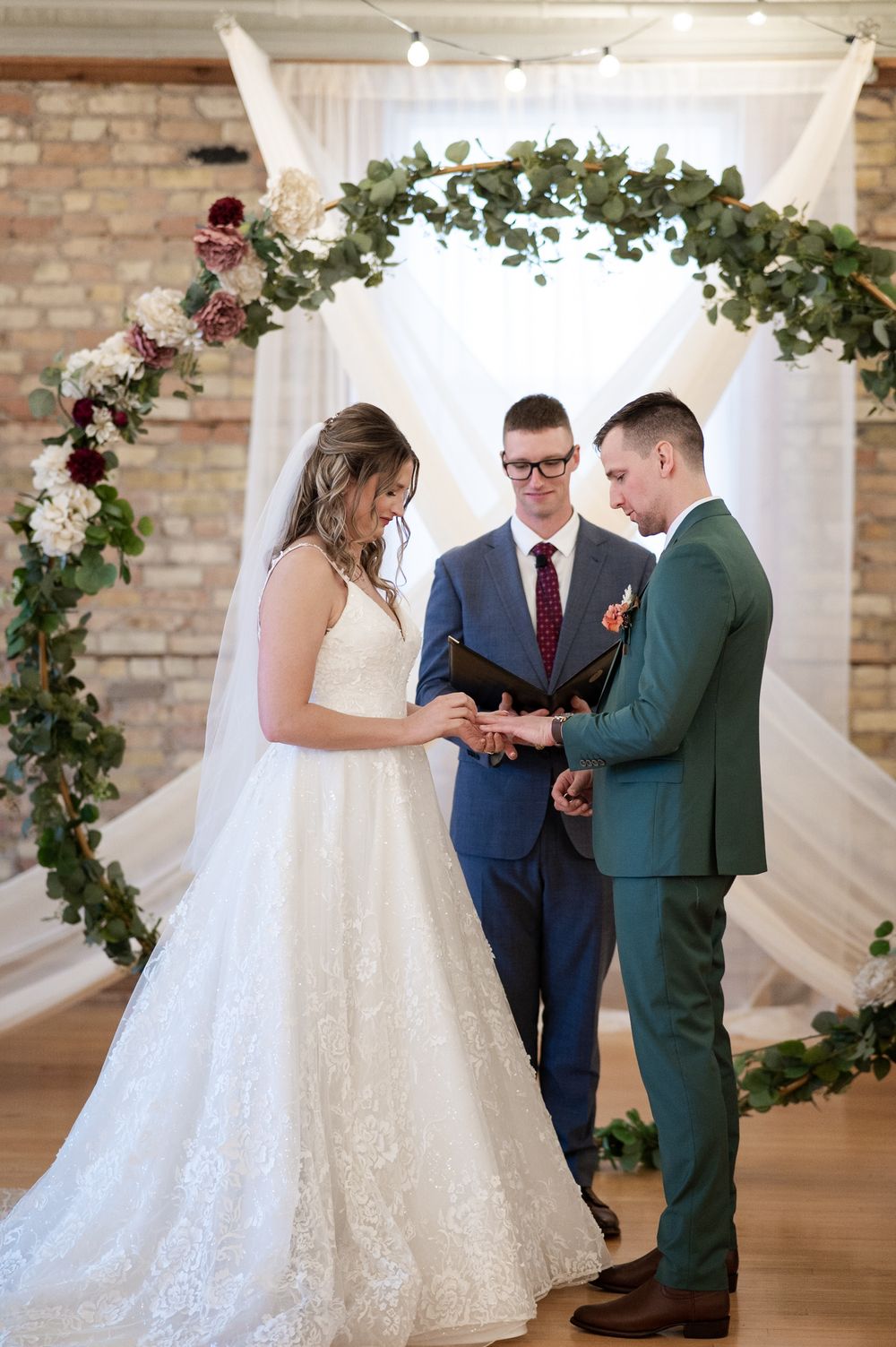 Lindsey \u0026 Liam's Wedding - Northern Illinois Wedding Photographers – Parker  Photography, image size:1000x1503