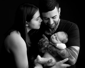 ritratto-neo-genitori-studio-fotografico-sanremo-newborn