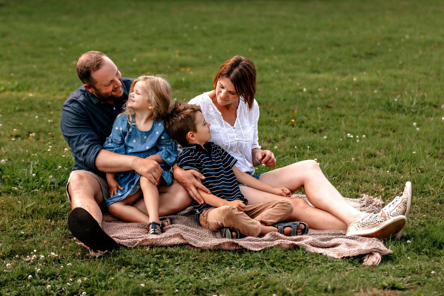 Palmerston North Newborn Baby Family Photographer. Mt Lees reserve