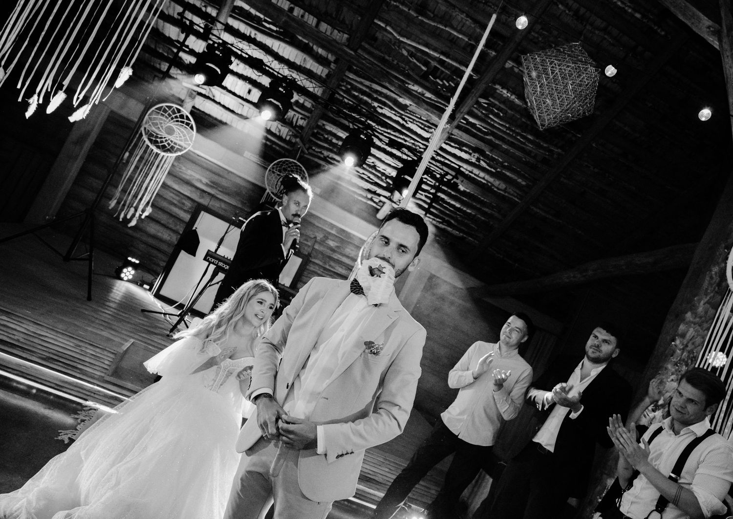 THE ART OF DOCUMENTARY-STYLE WEDDING PHOTOGRAPHY