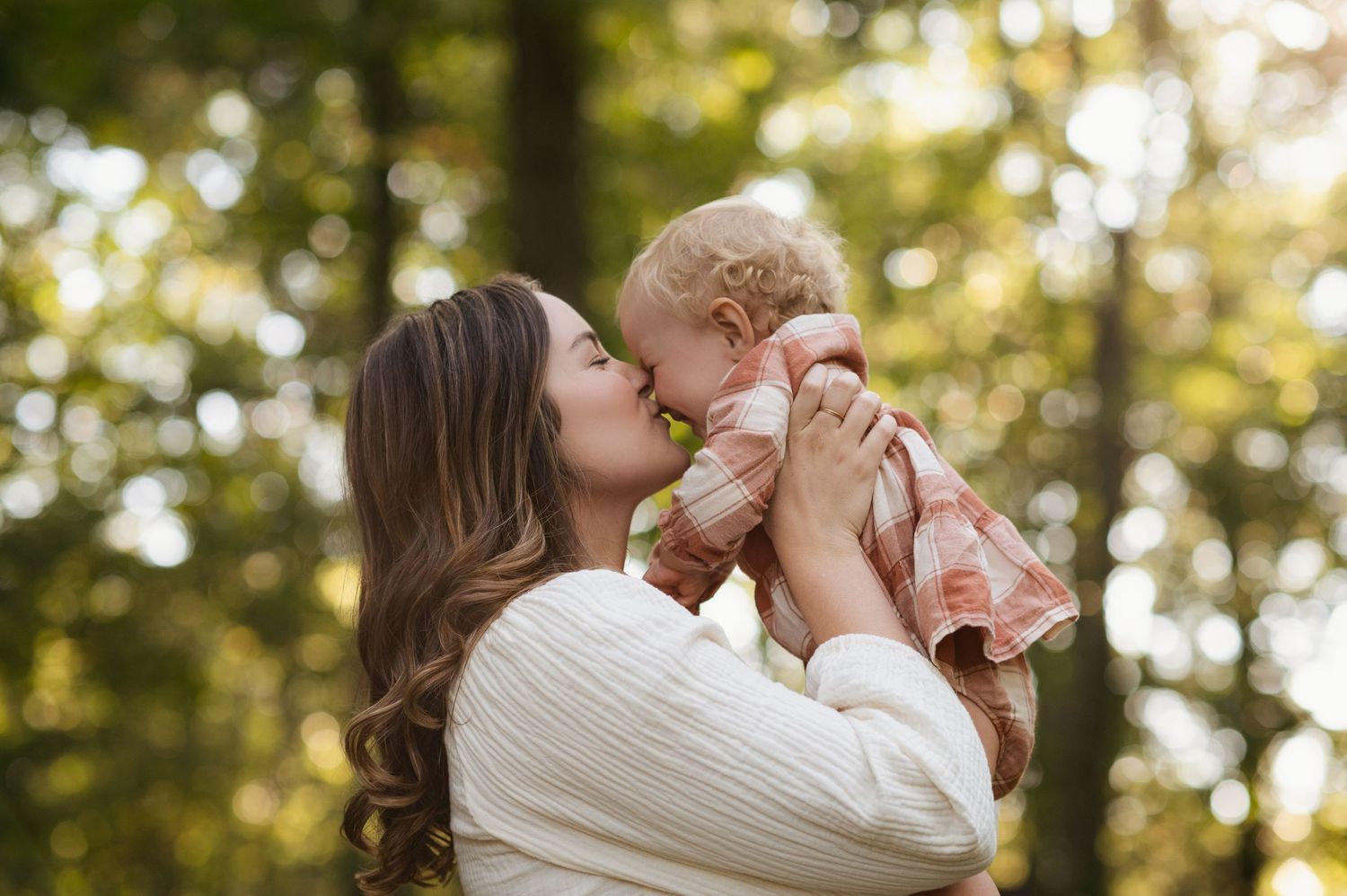 outdoors mommy and me picture kissing baby