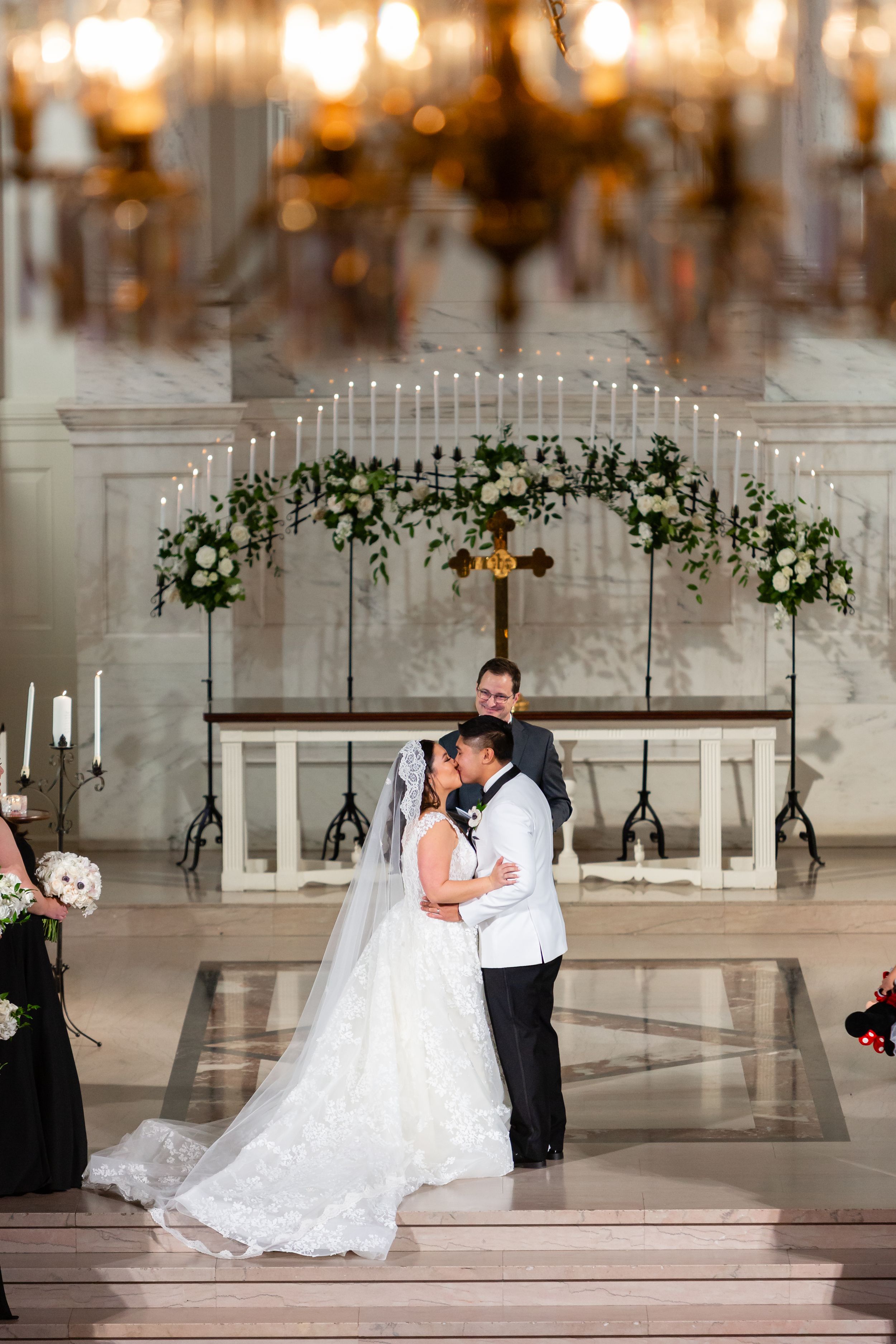 Couple shares first kiss in a beautiful church in Houston, TX.